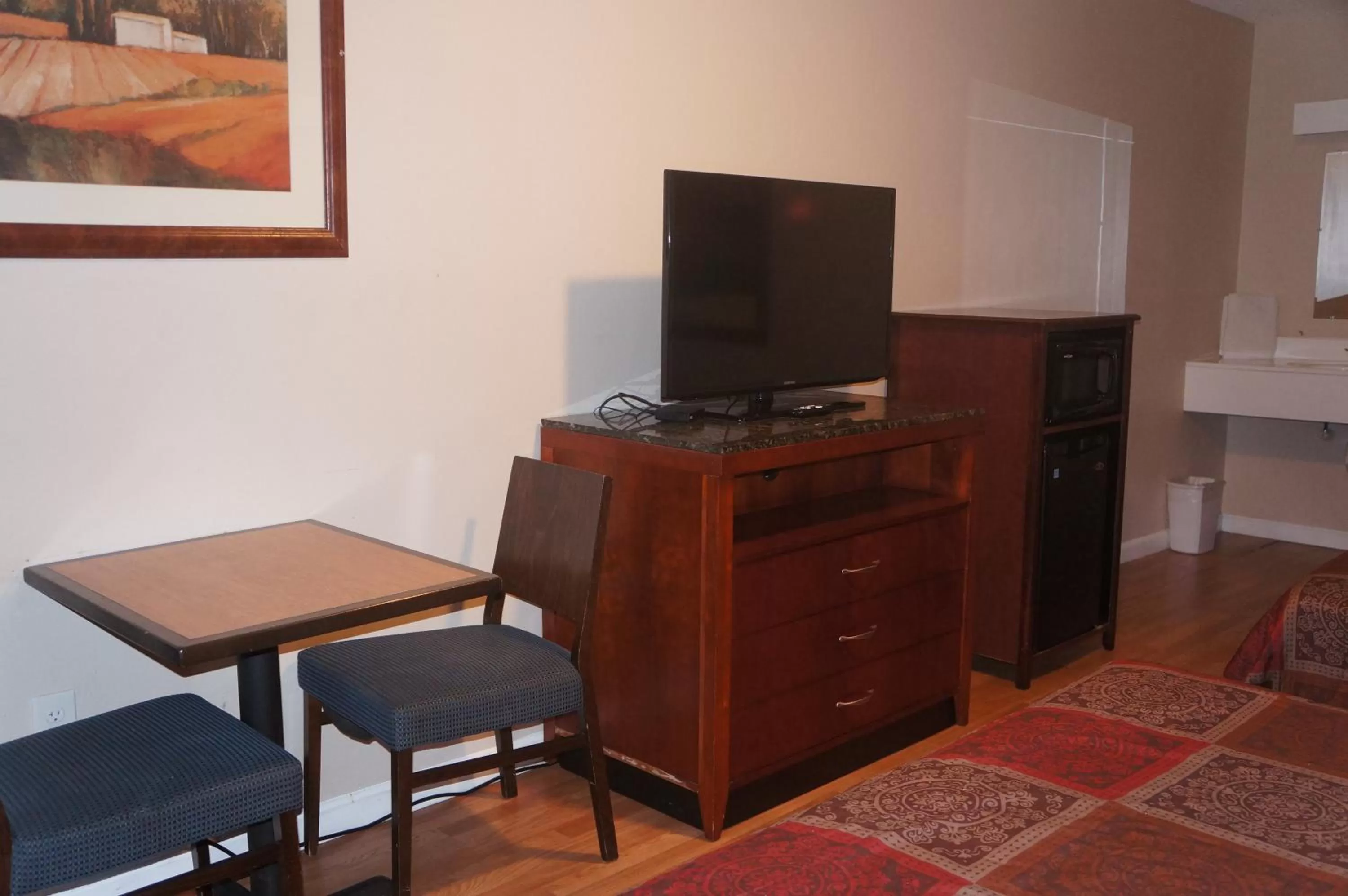 TV and multimedia in Classic Motor Lodge Providence - West Greenwich