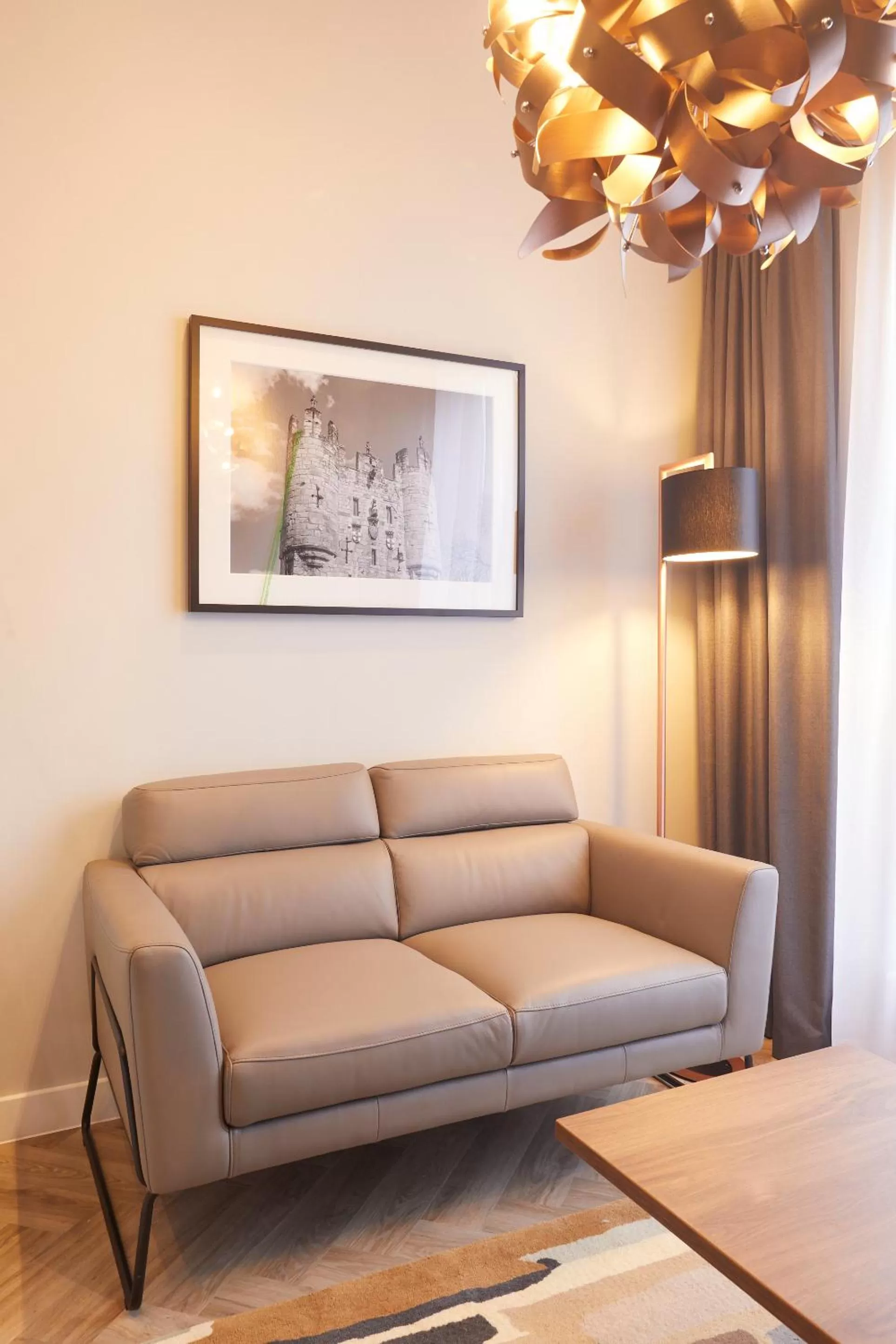 Living room in Roomzzz York City