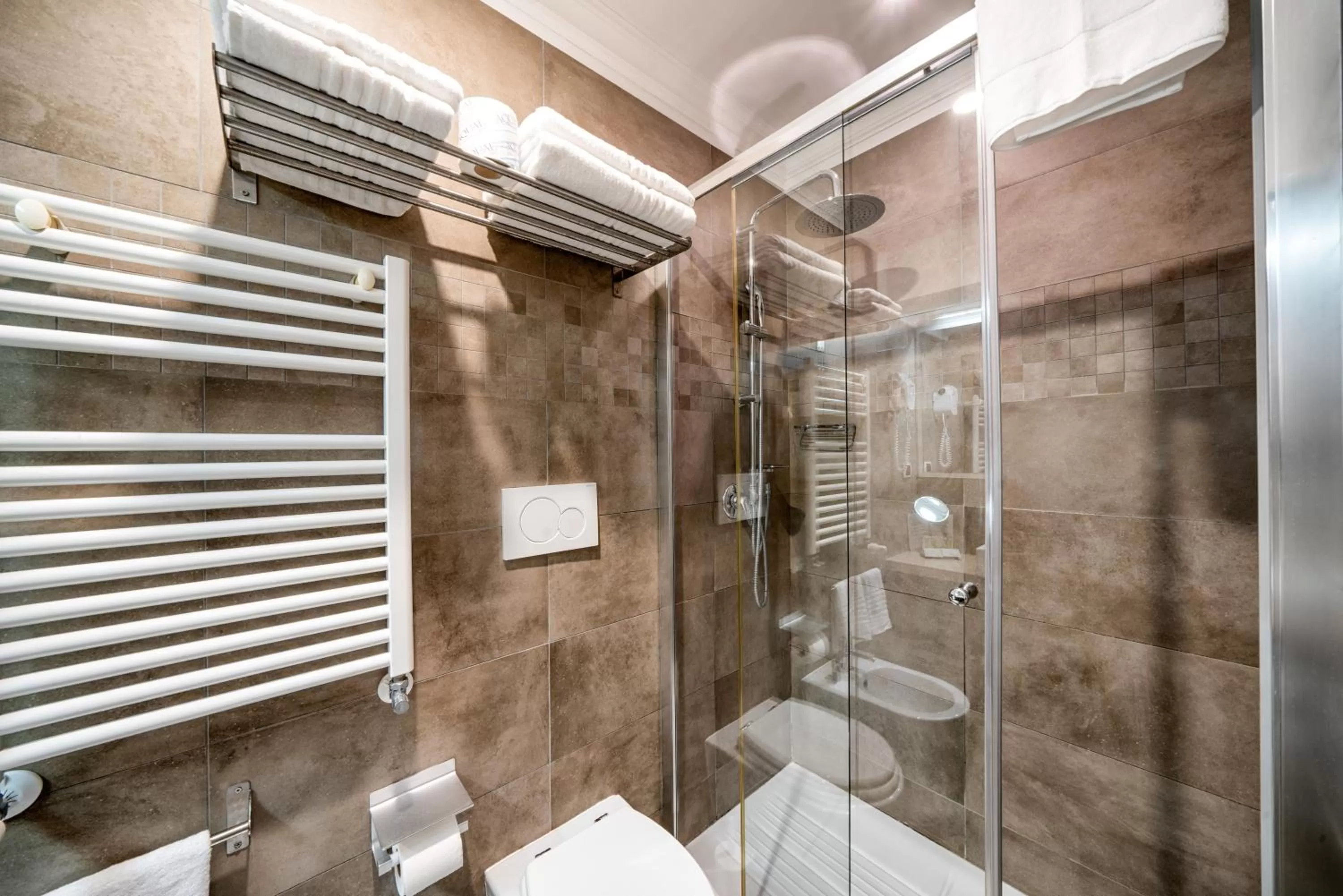 Shower in Hotel Paolo II