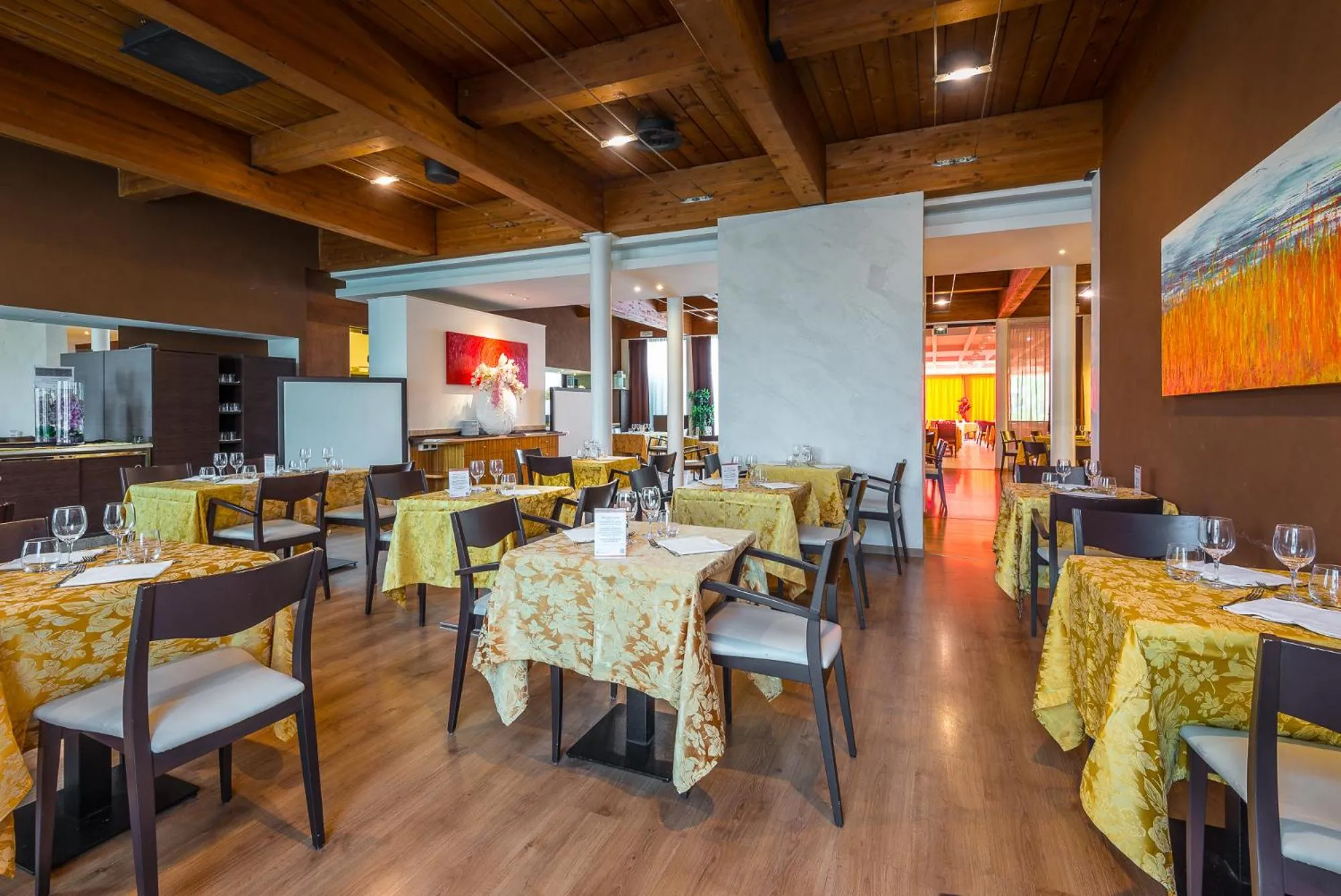 Restaurant/places to eat in Hotel Viest