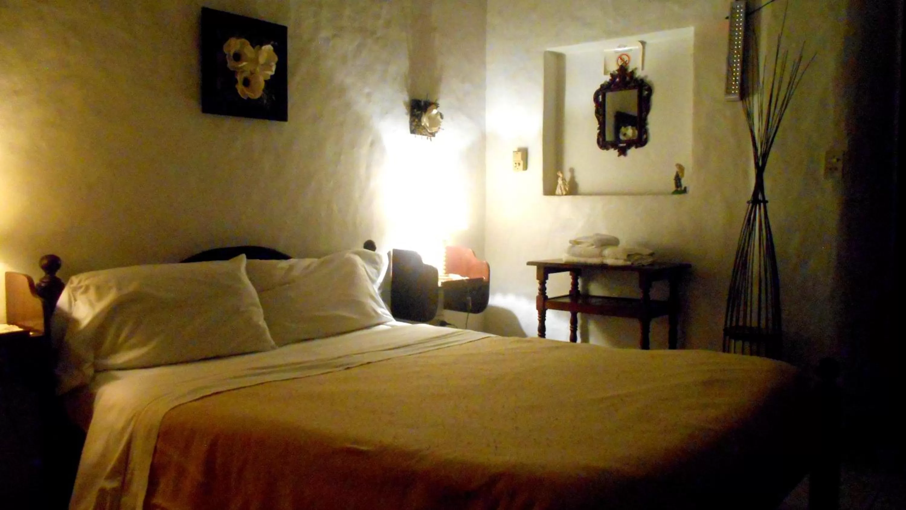 Decorative detail, Bed in La Posada de Akasha