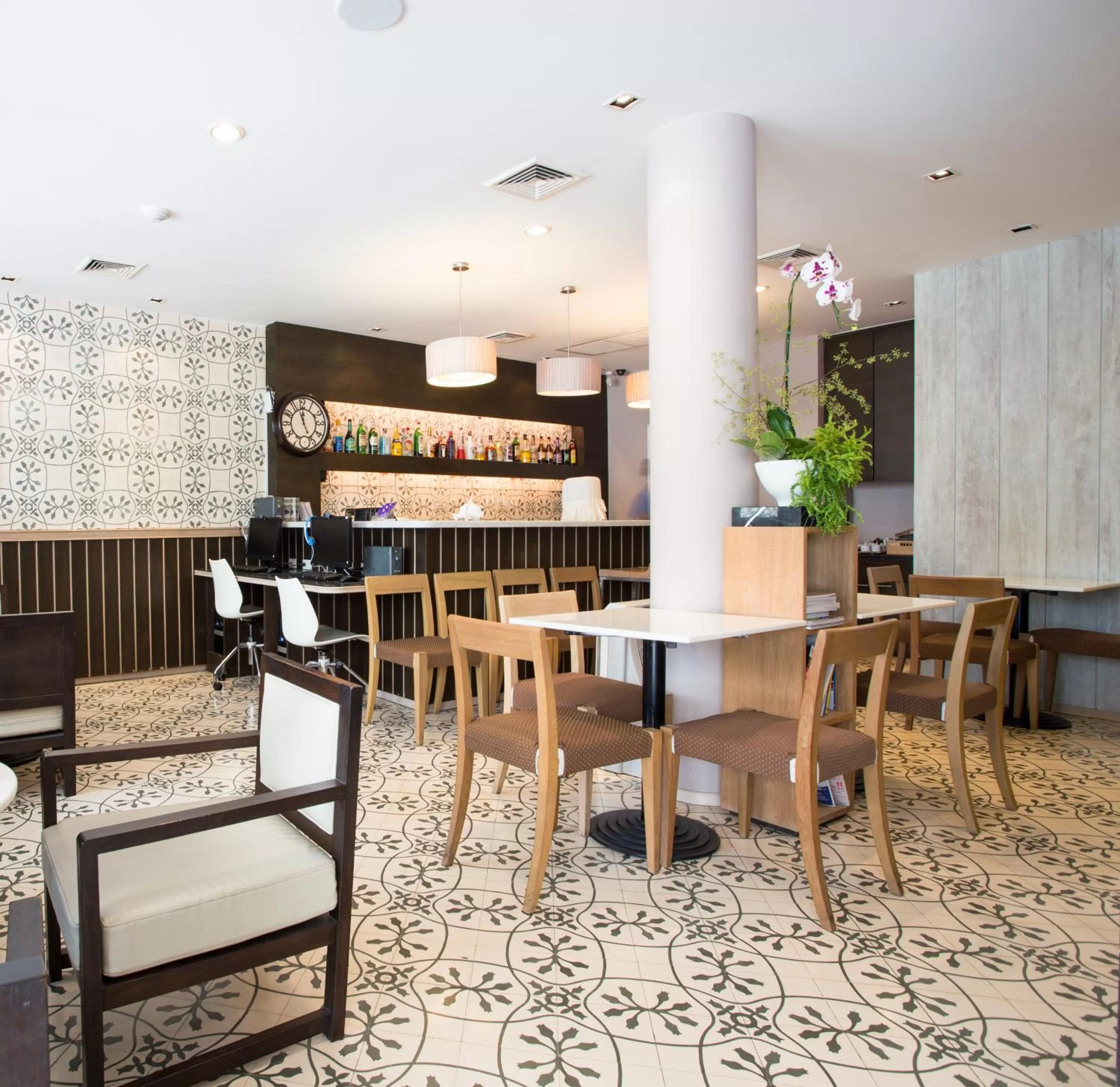 Restaurant/places to eat in Aphrodite Inn Bangkok