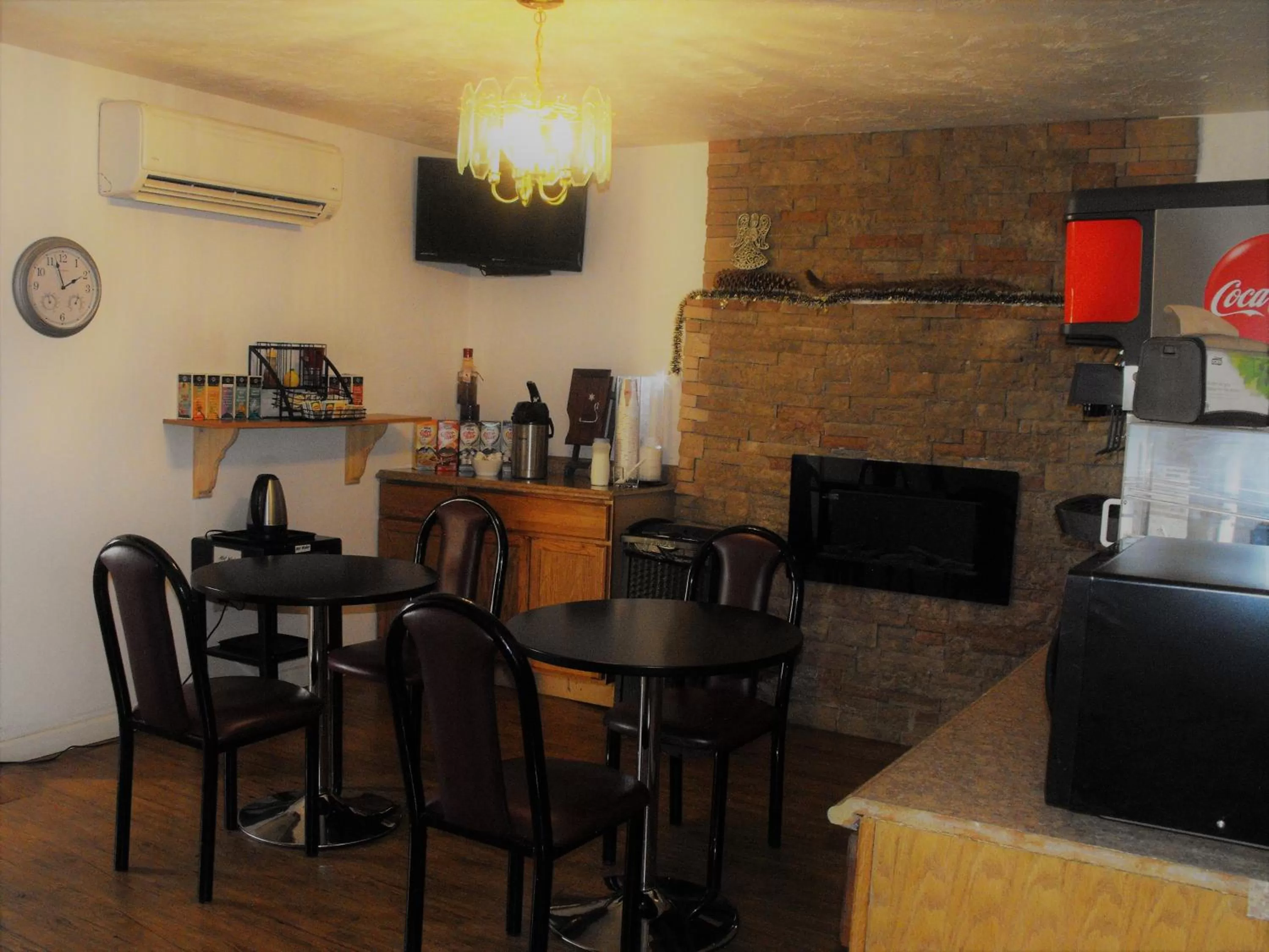 Eagle Crater Lake Inn