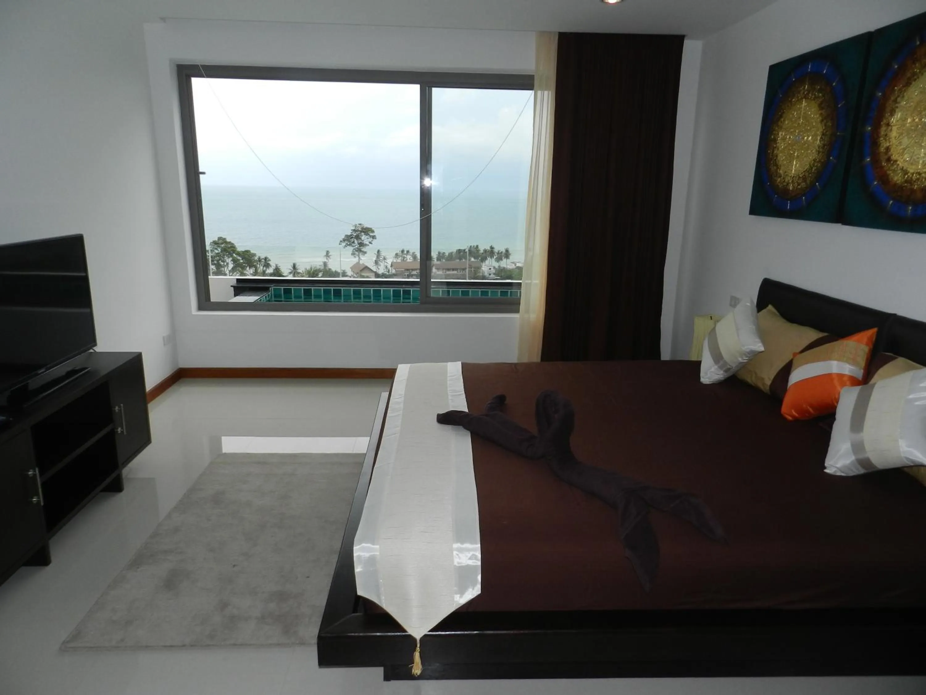 Bed in Tropical Sea View Residence