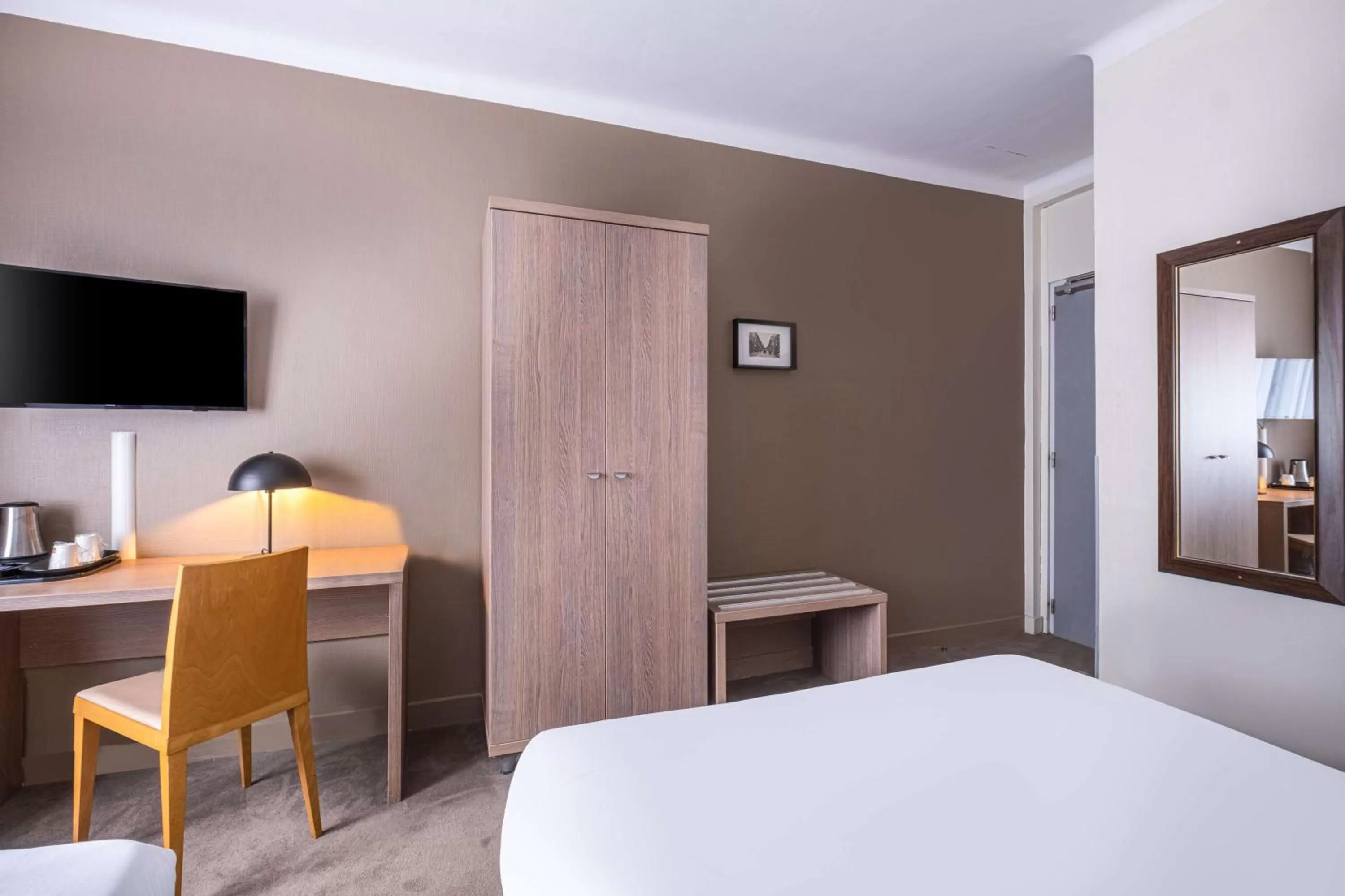 Bedroom, Bed in Sure Hotel By Best Western Lorient Centre