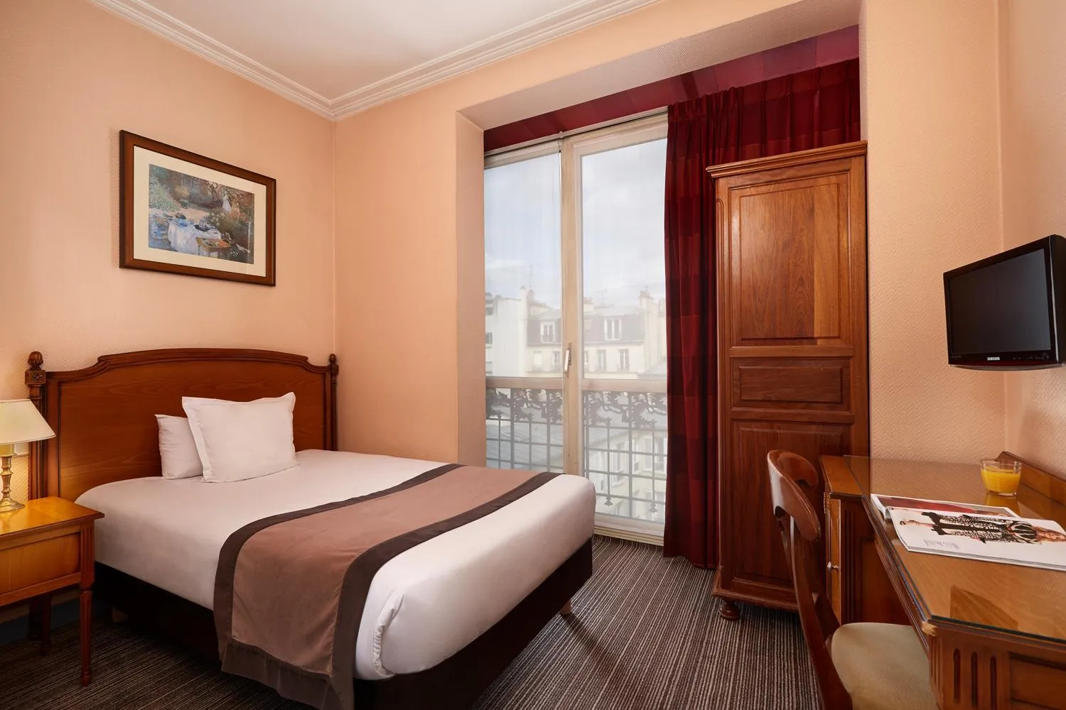 Bed in Montparnasse Daguerre