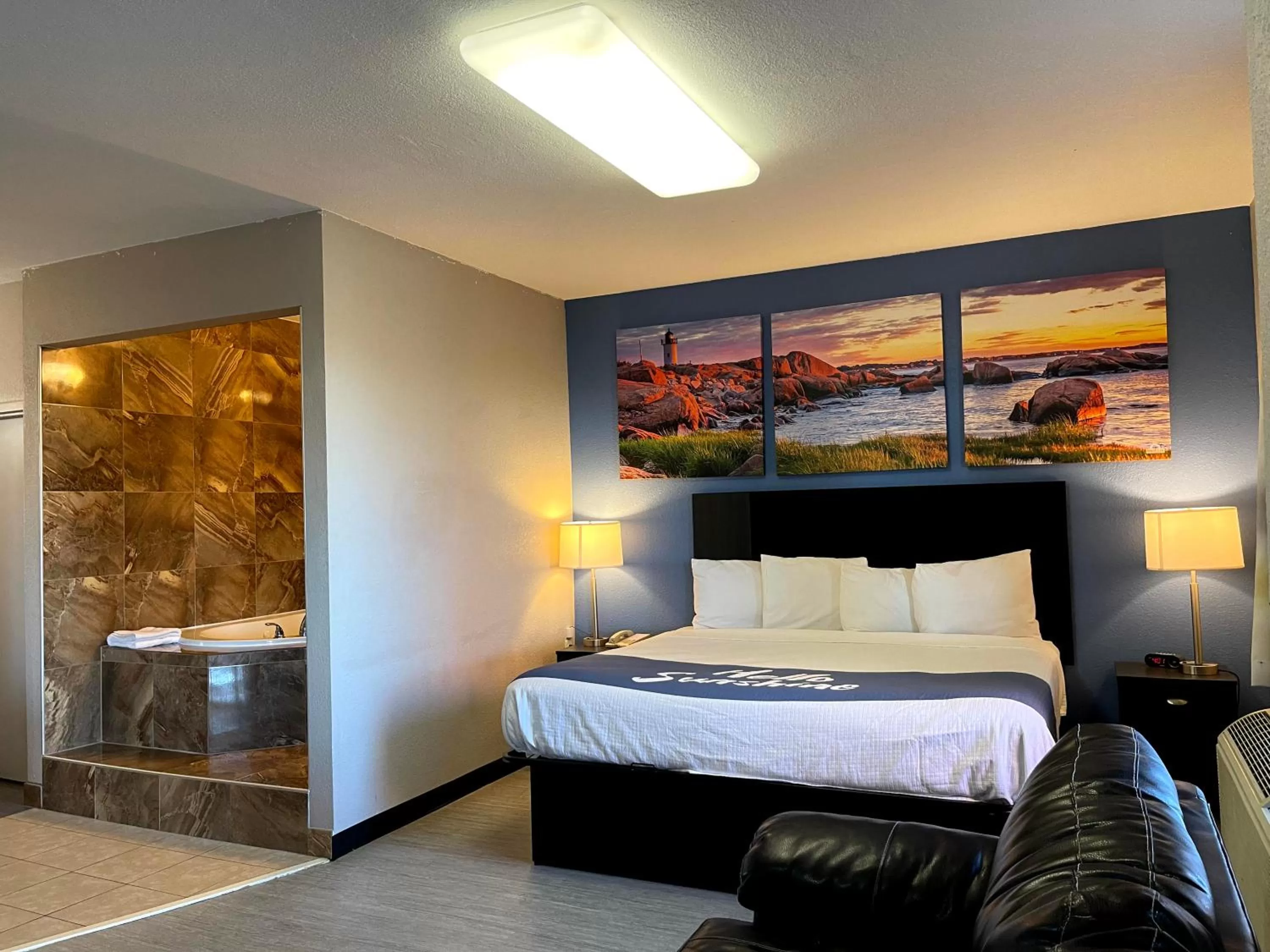 Bedroom, Bed in Days Inn by Wyndham Hernando