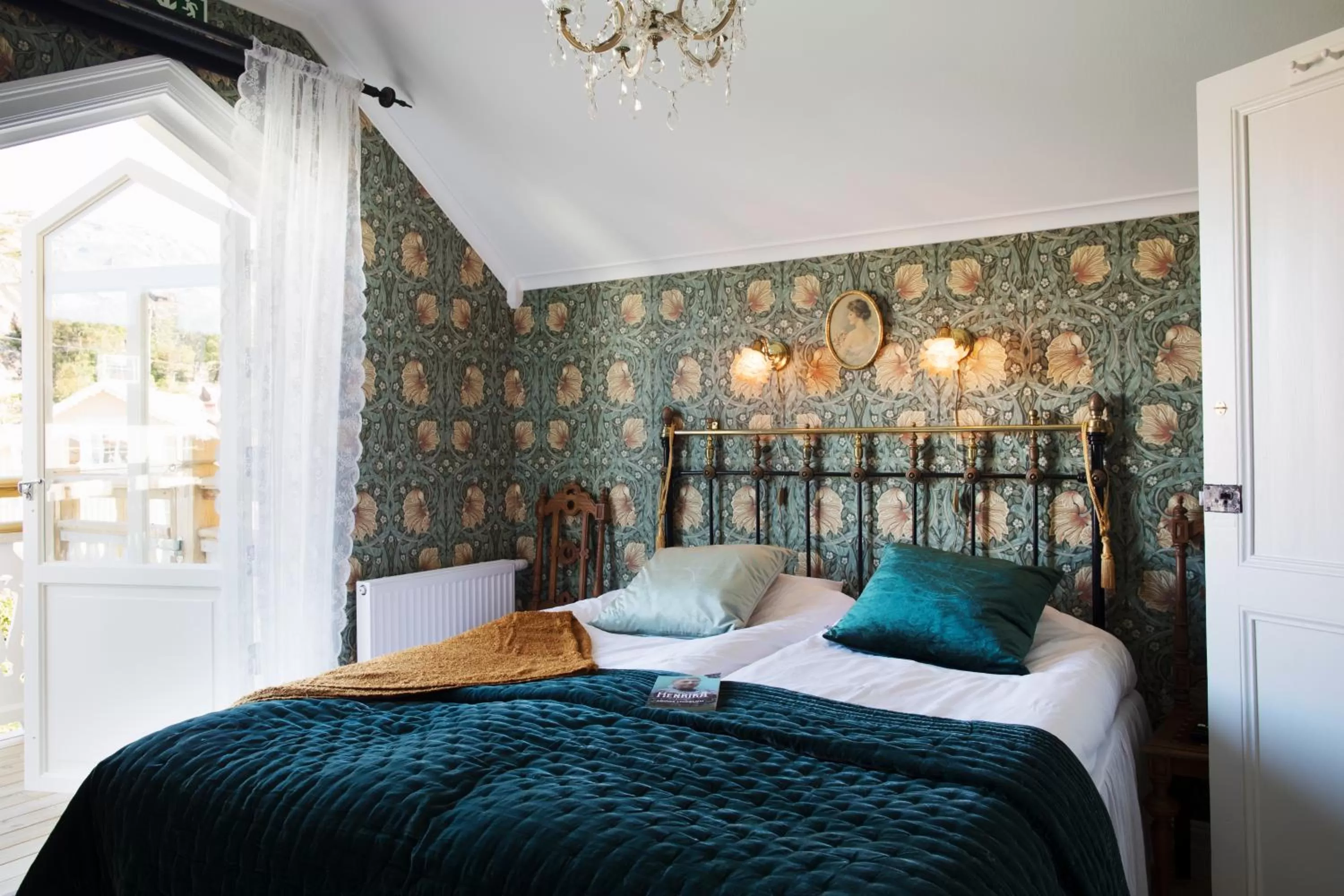 Photo of the whole room, Bed in Strandflickornas Annex Gula Villan