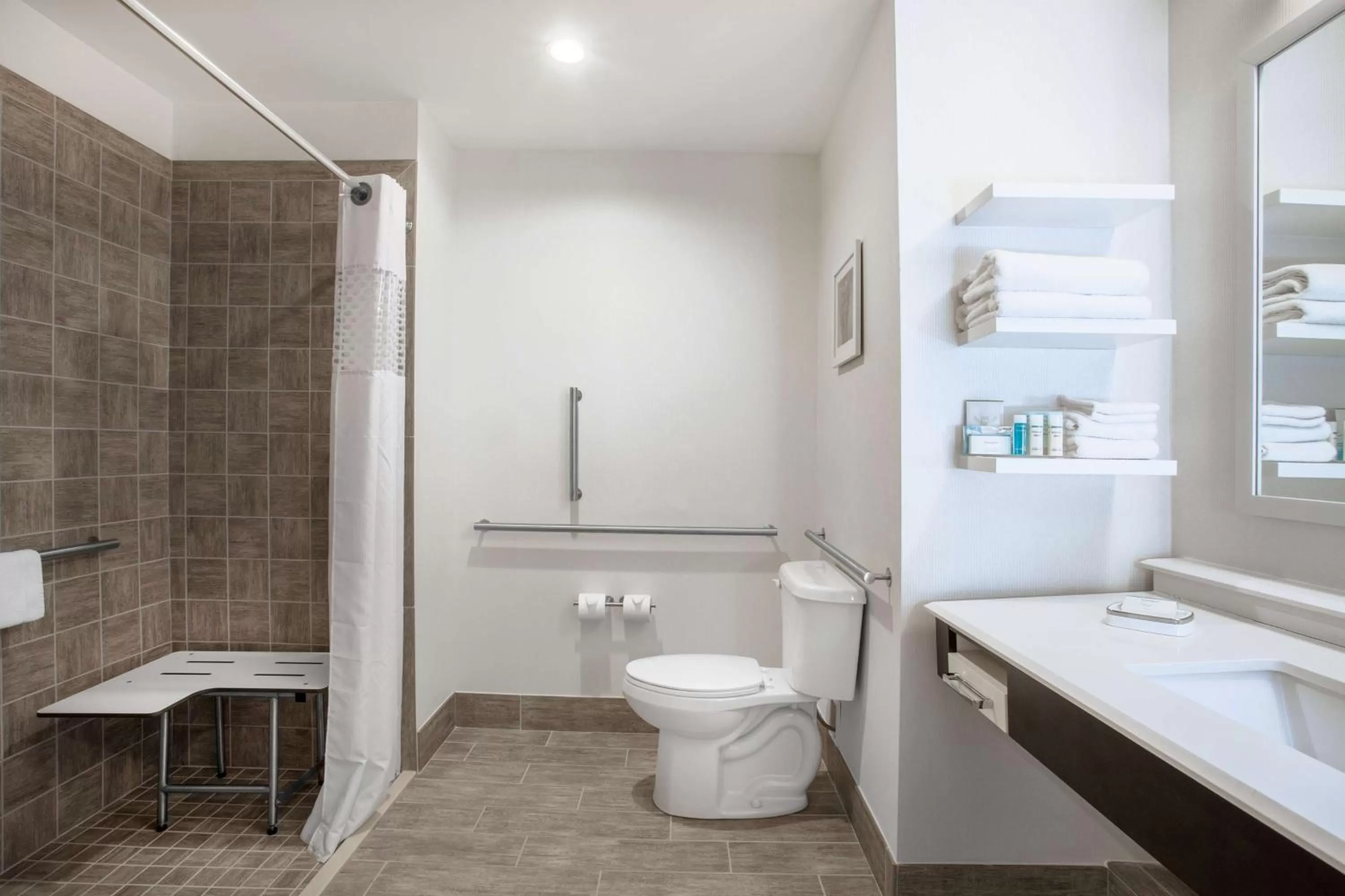 Bathroom in Hampton Inn Rochester Penfield, Ny