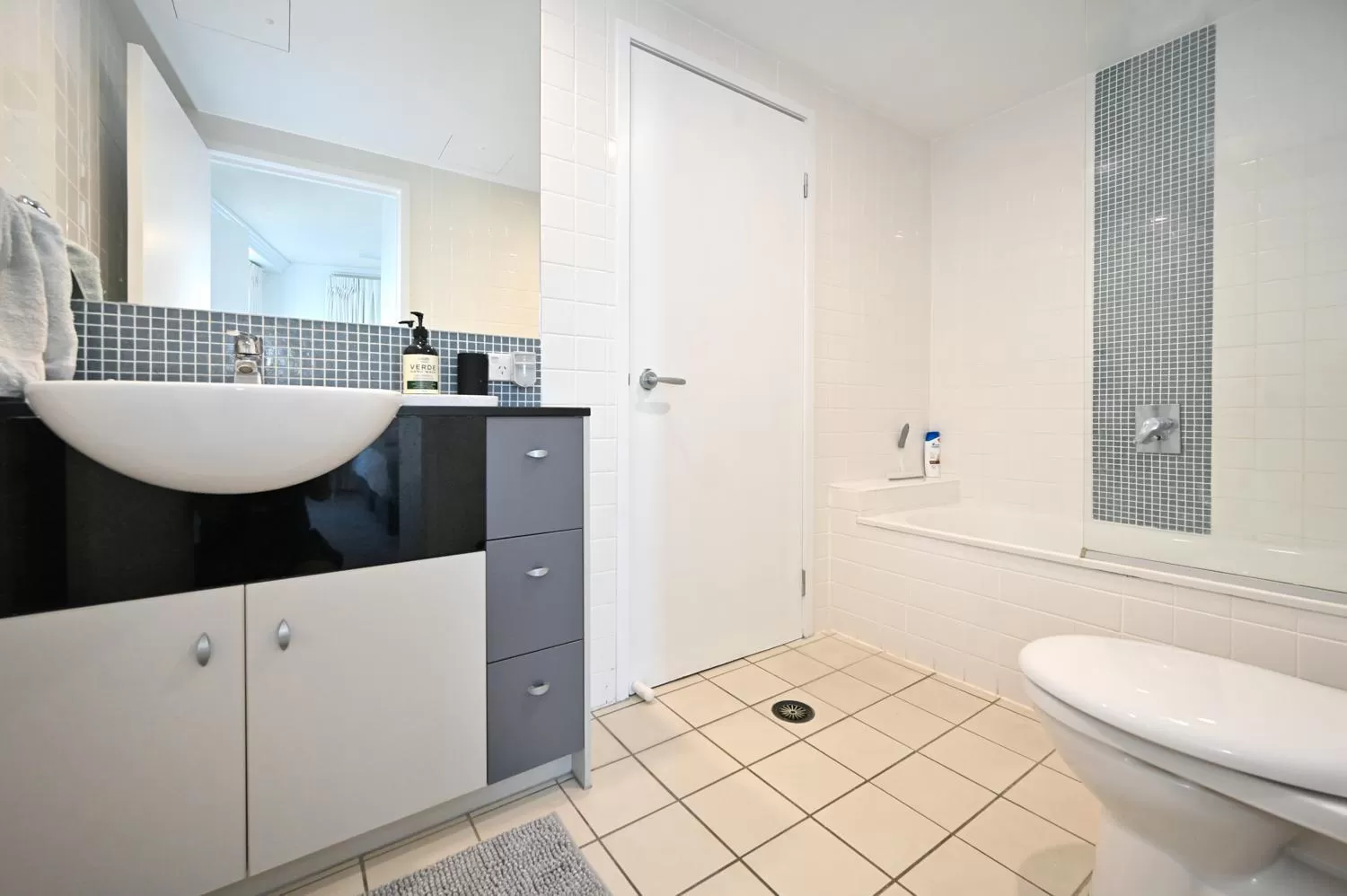 Shower in Pumicestone Blue