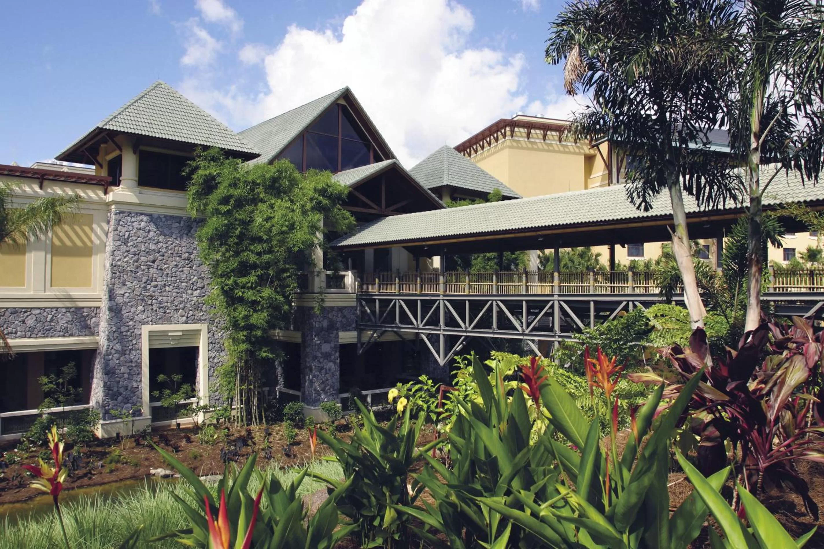 Facade/entrance in Universal's Loews Royal Pacific Resort
