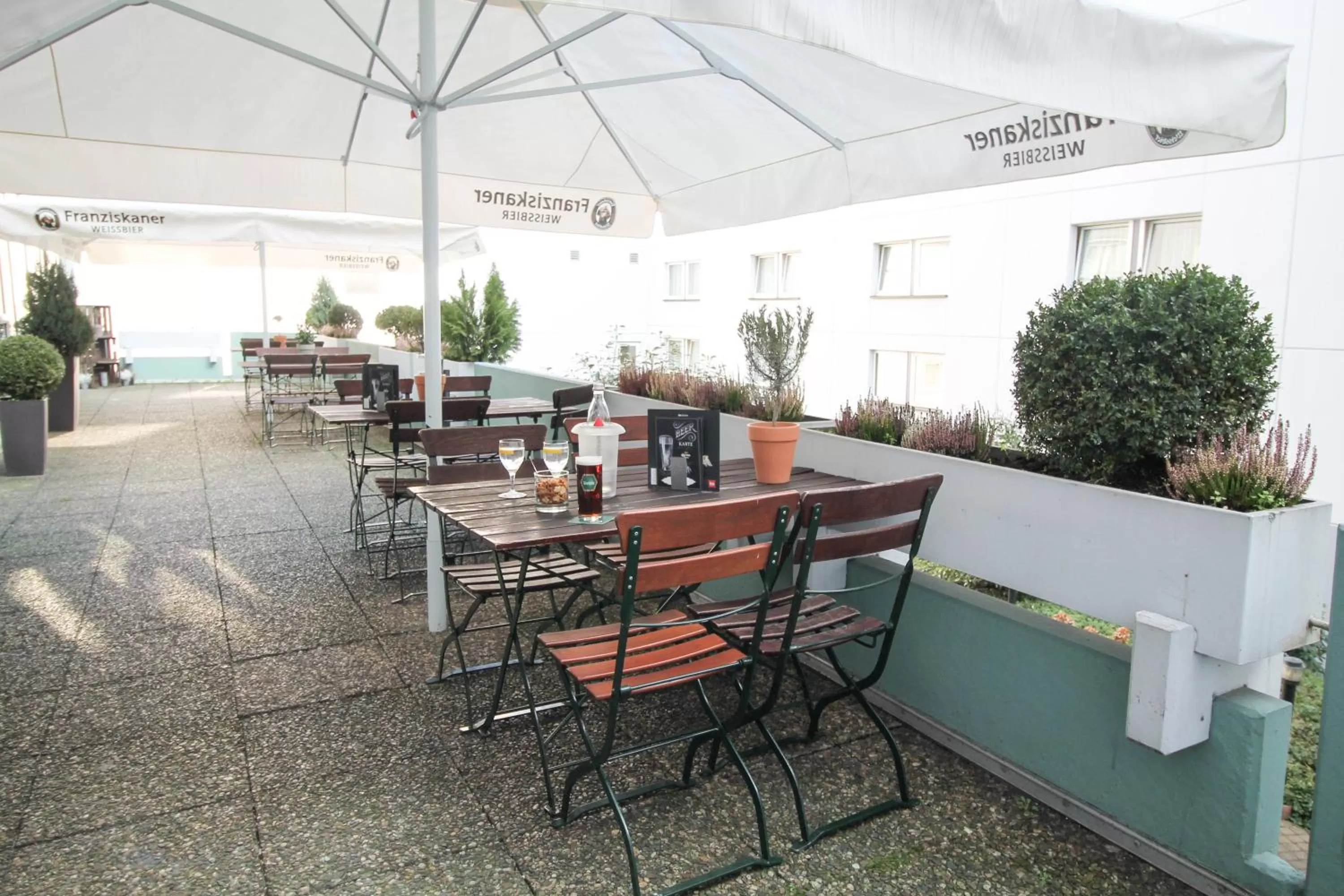 Patio in ibis Hotel Düsseldorf Hauptbahnhof