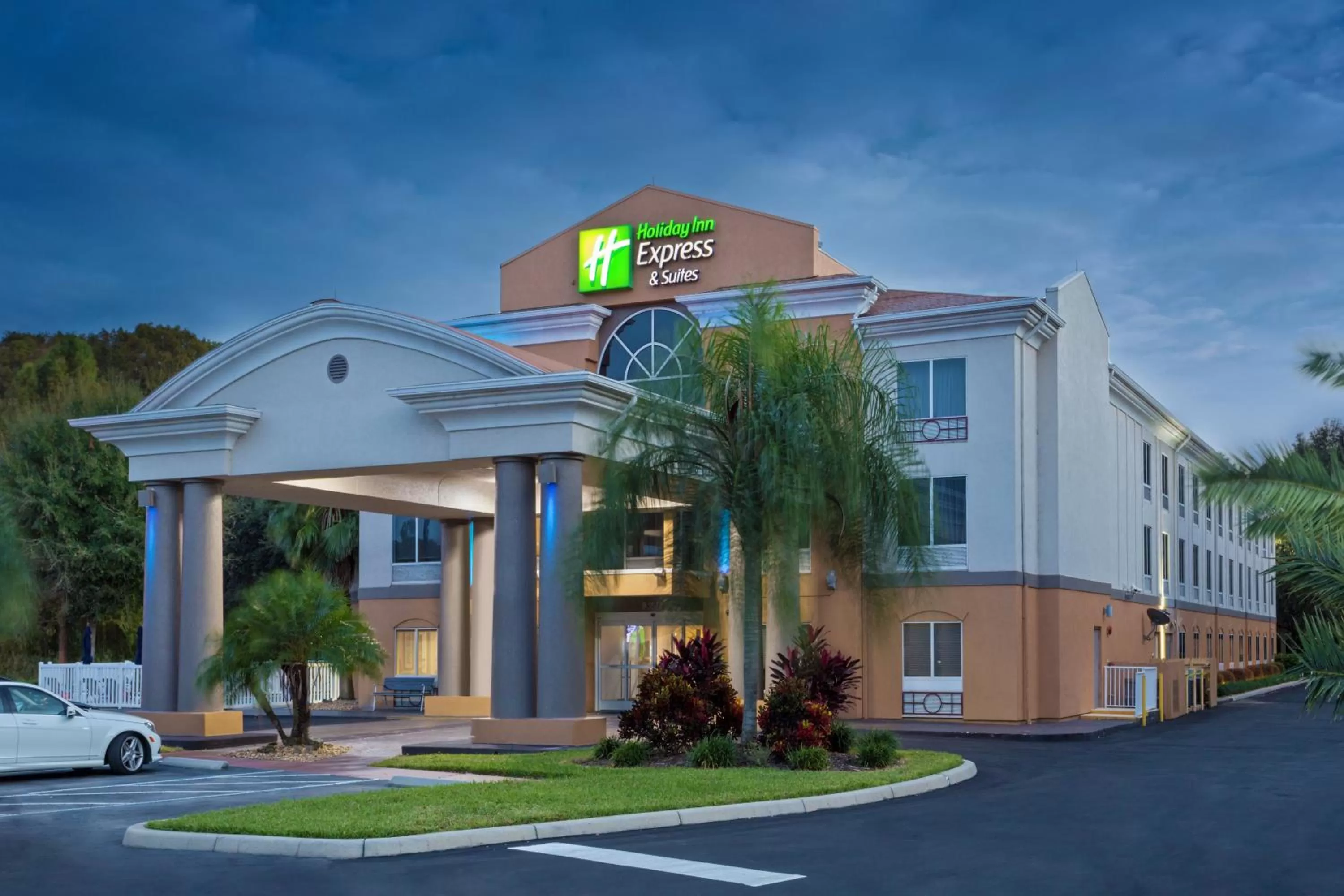 Property building in Holiday Inn Express & Suites Tavares by IHG