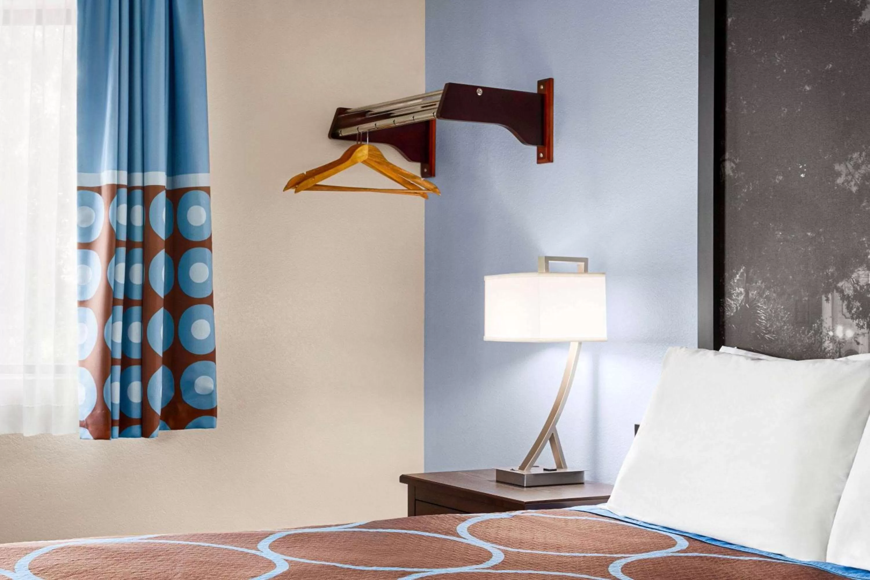 Bedroom, Bed in Super 8 by Wyndham Lenexa Overland Park Area/Mall Area