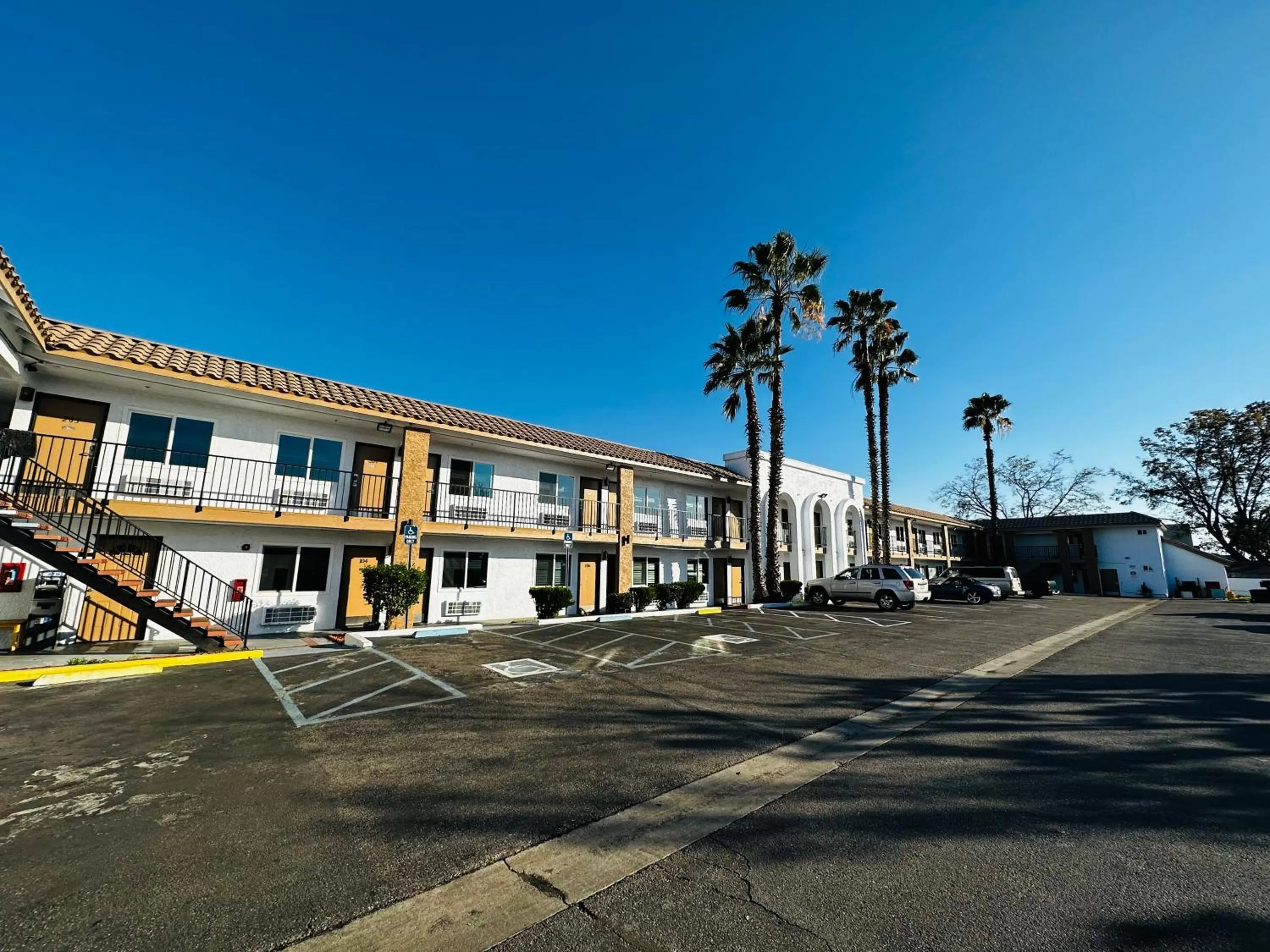 Casa Blanca Express & Suites - Cypress, Buena Park