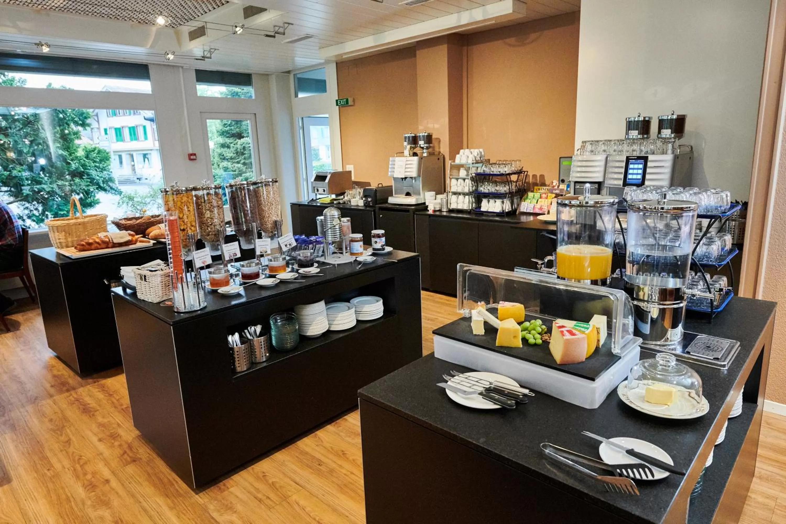 Food and drinks in Hotel Holiday Thun