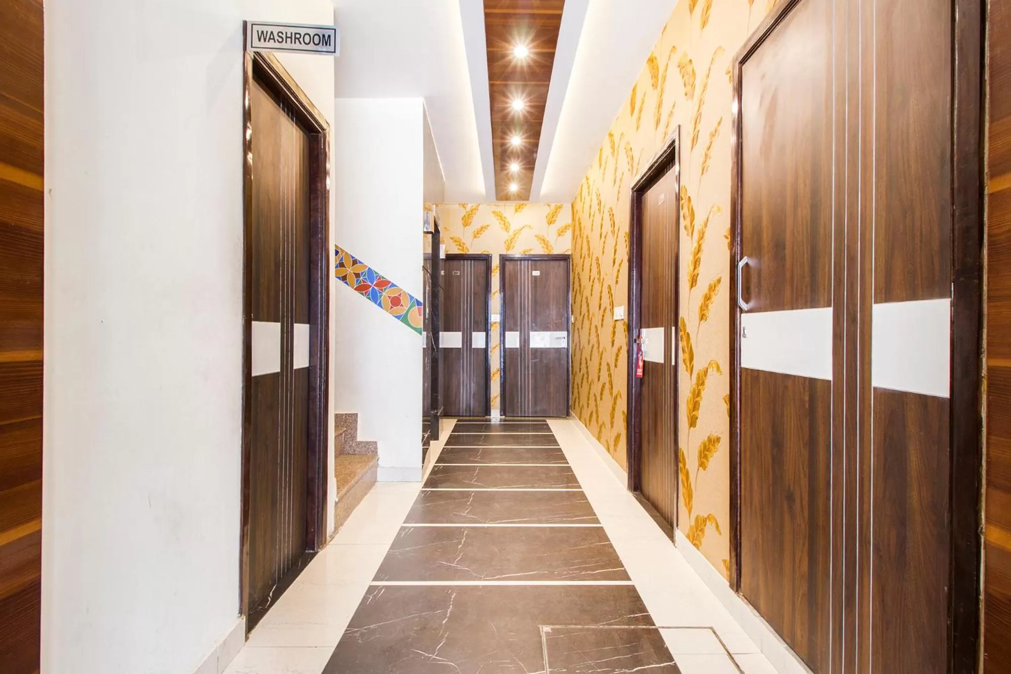 Lobby or reception in FabHotel Royal Villa Hussainpura Chowk