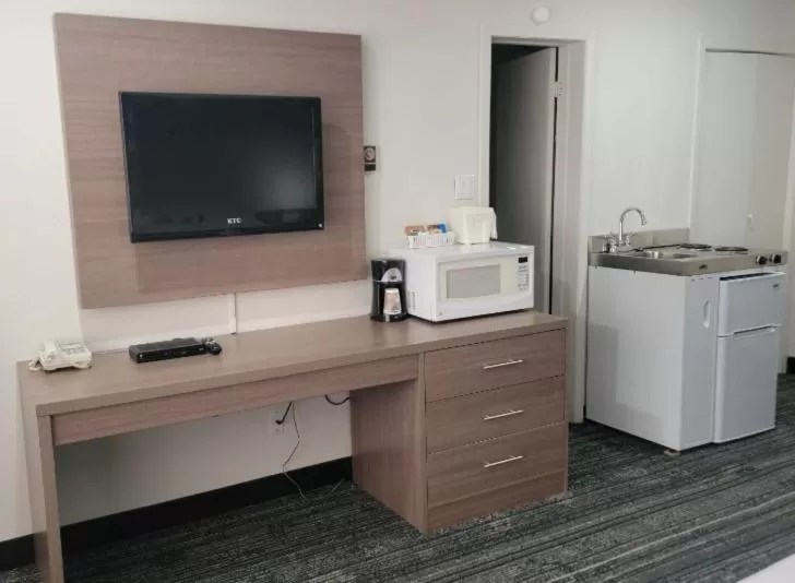 TV/Entertainment Center in Apollo Motel