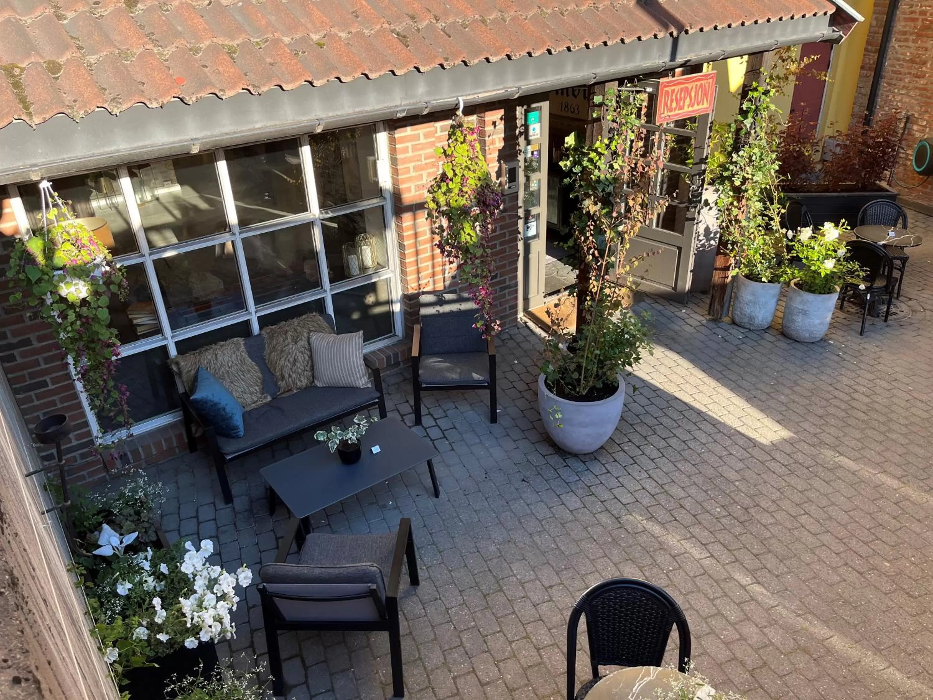 Facade/entrance in Aksjemøllen - by Classic Norway Hotels