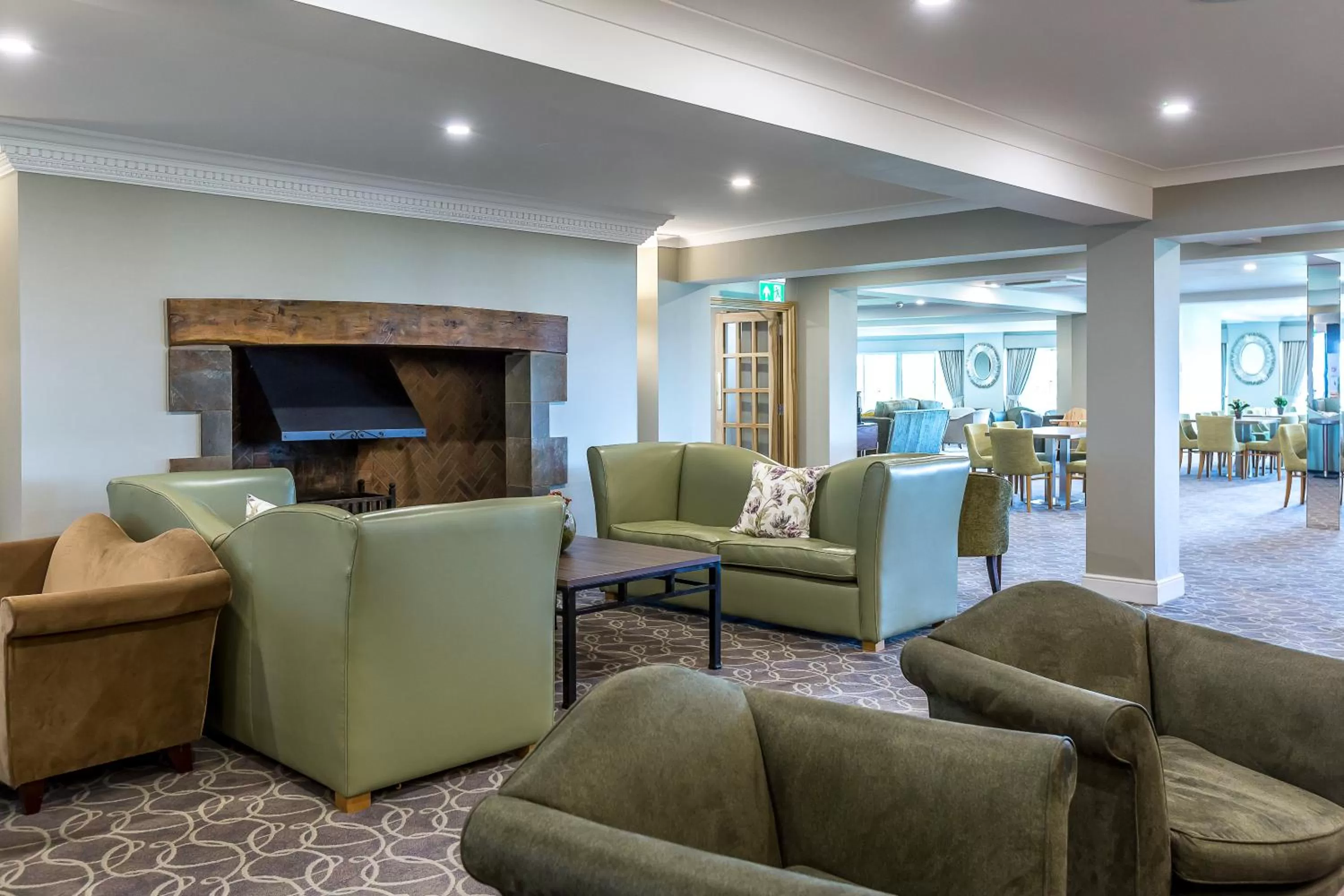 Communal lounge/ TV room in Hellidon Lakes Hotel