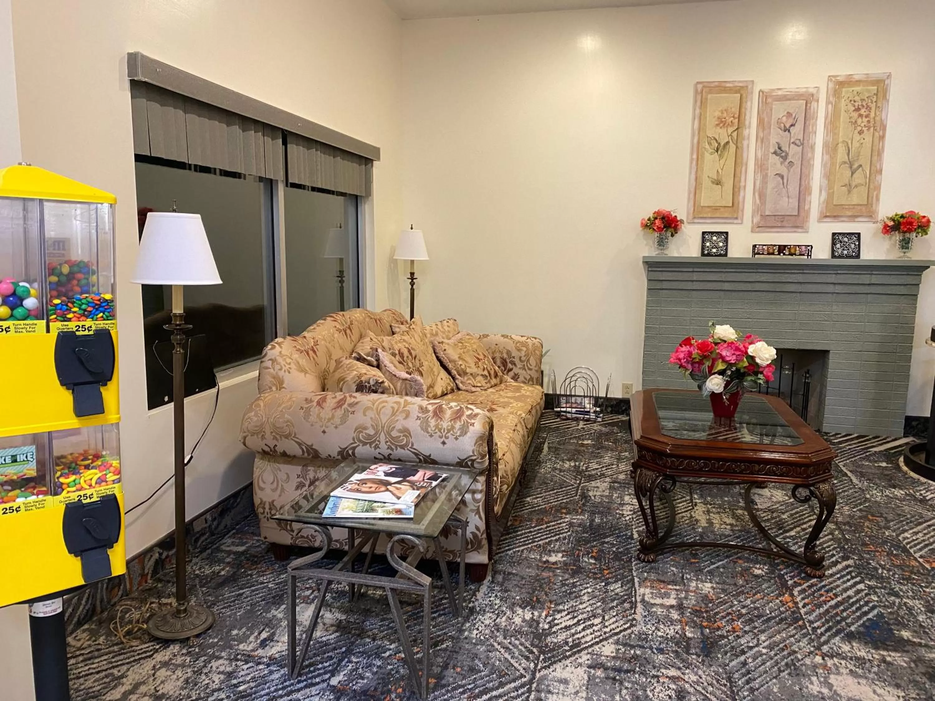 Lounge or bar in Knights Inn & Suites Dublin