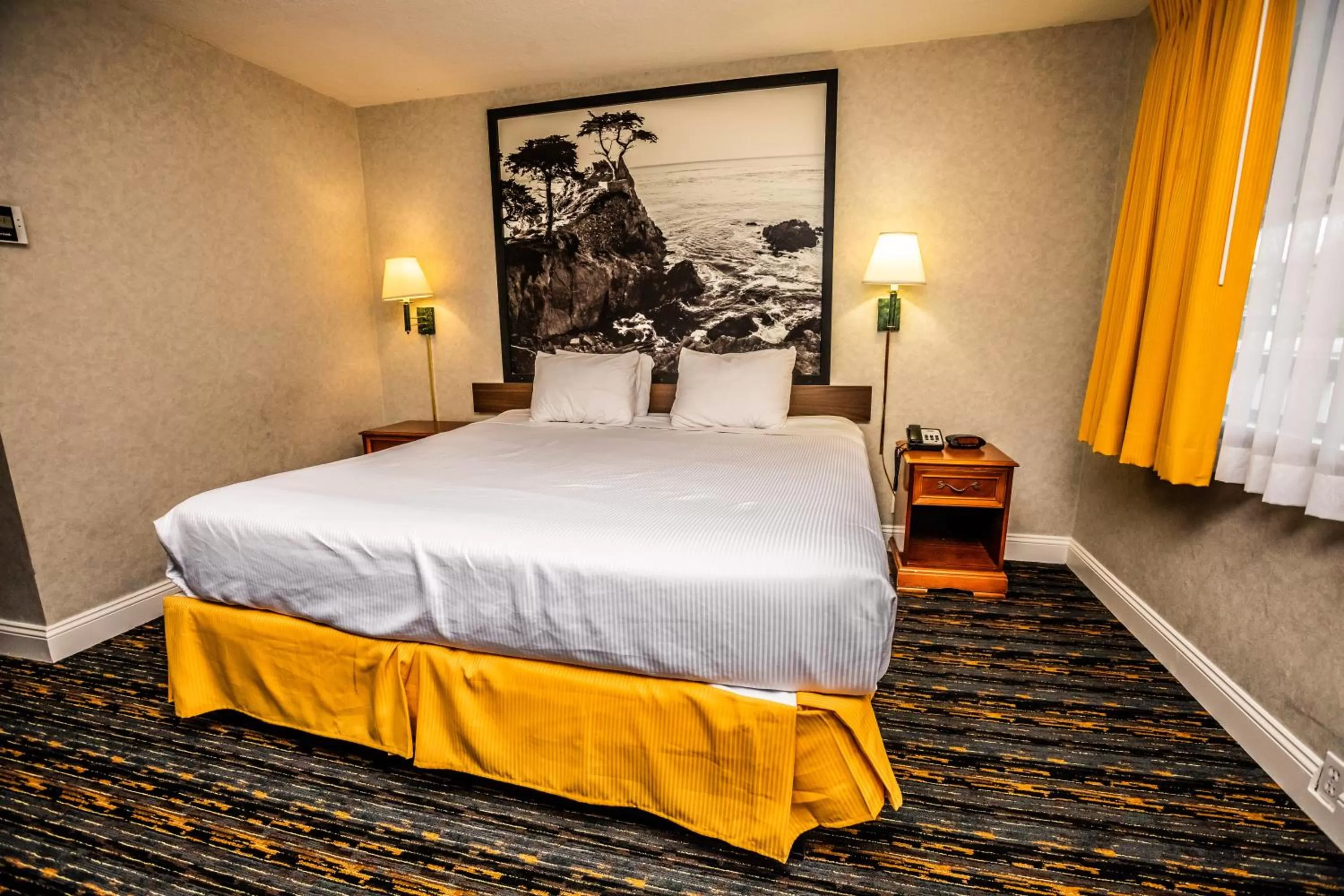 Photo of the whole room, Bed in Pelican Inn