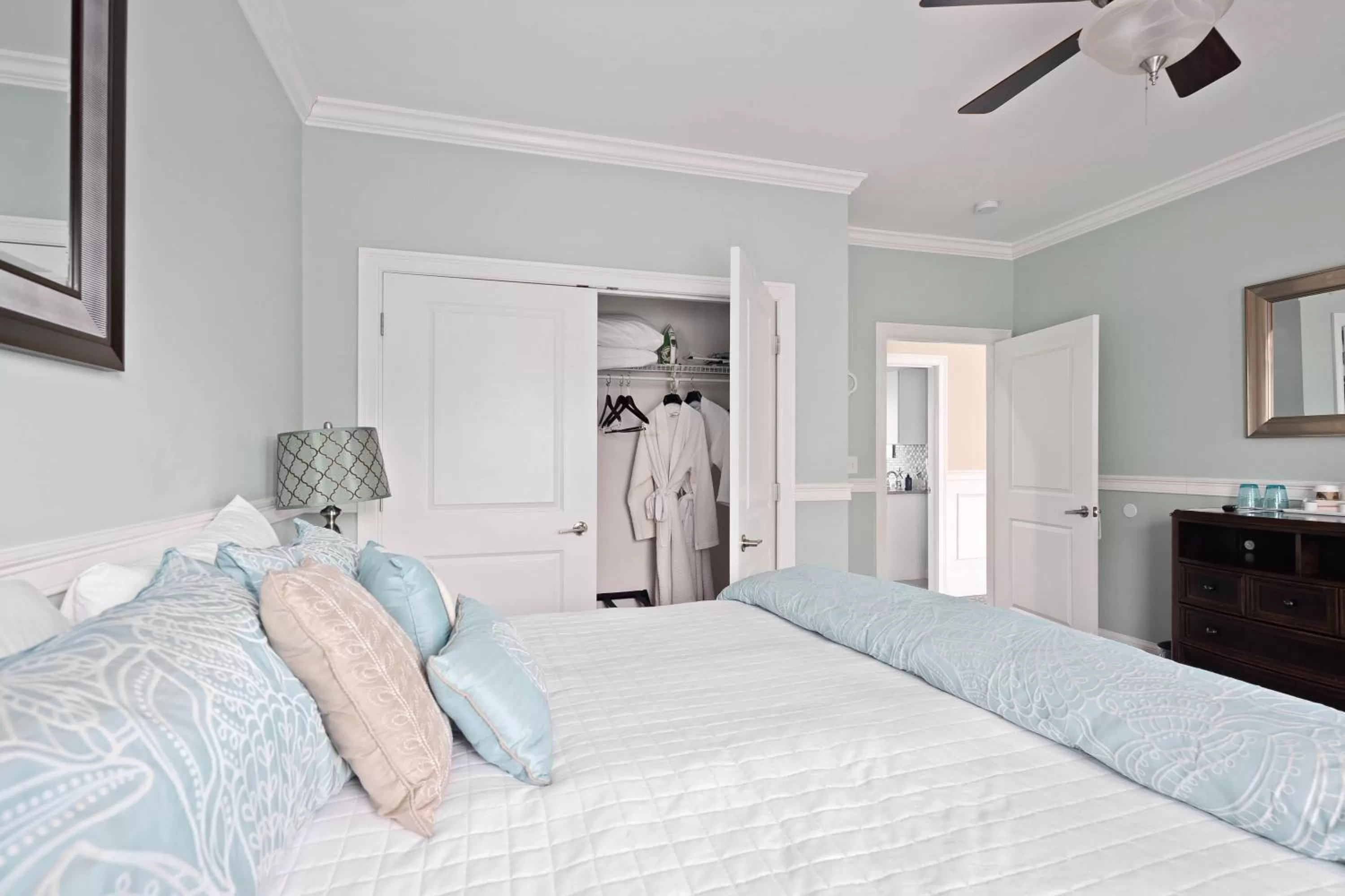 Bed in The Beacon Waterfront Inn