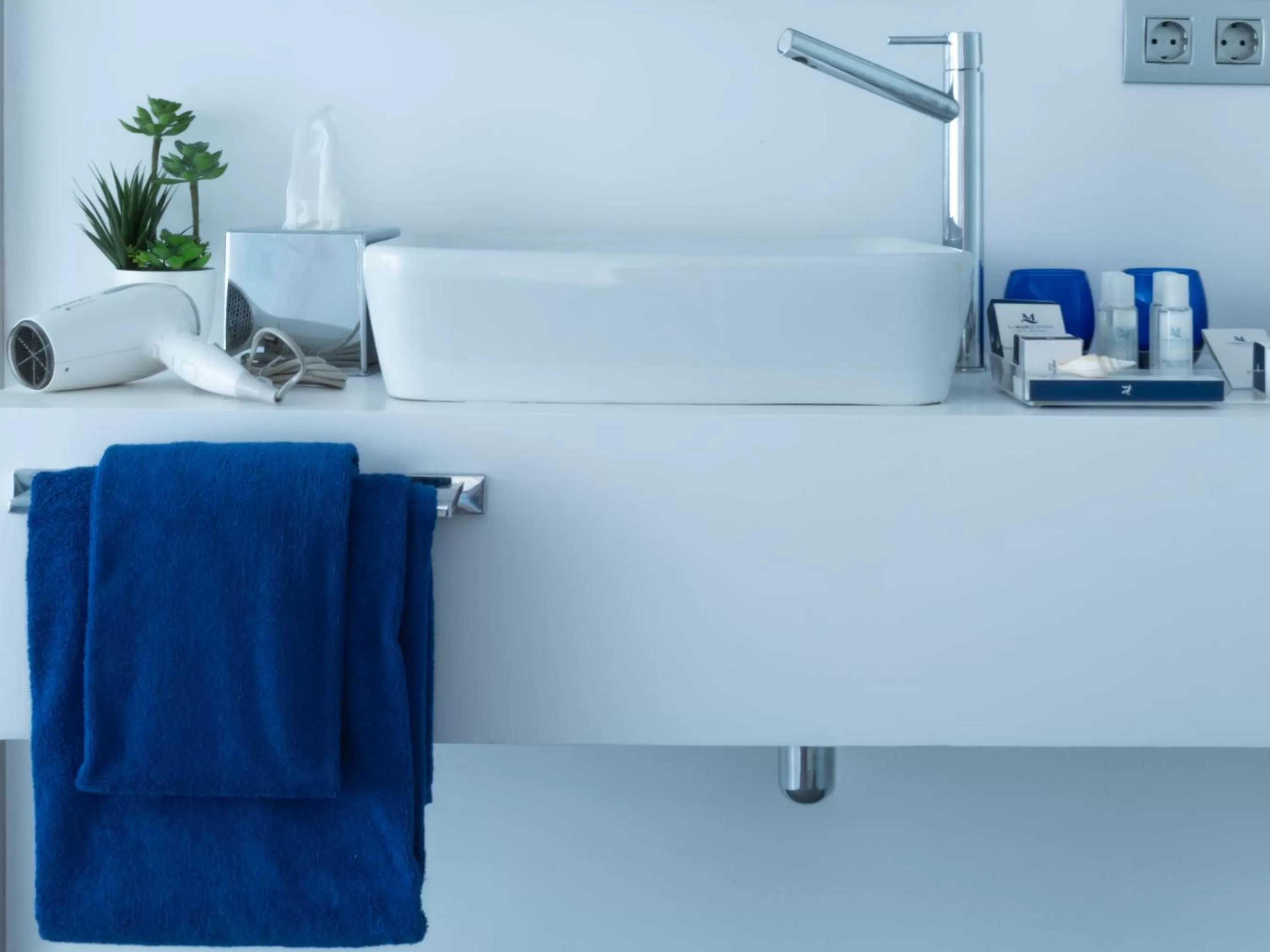 Bathroom, Bed in Hotel Boutique La Marquesina - Adults Only