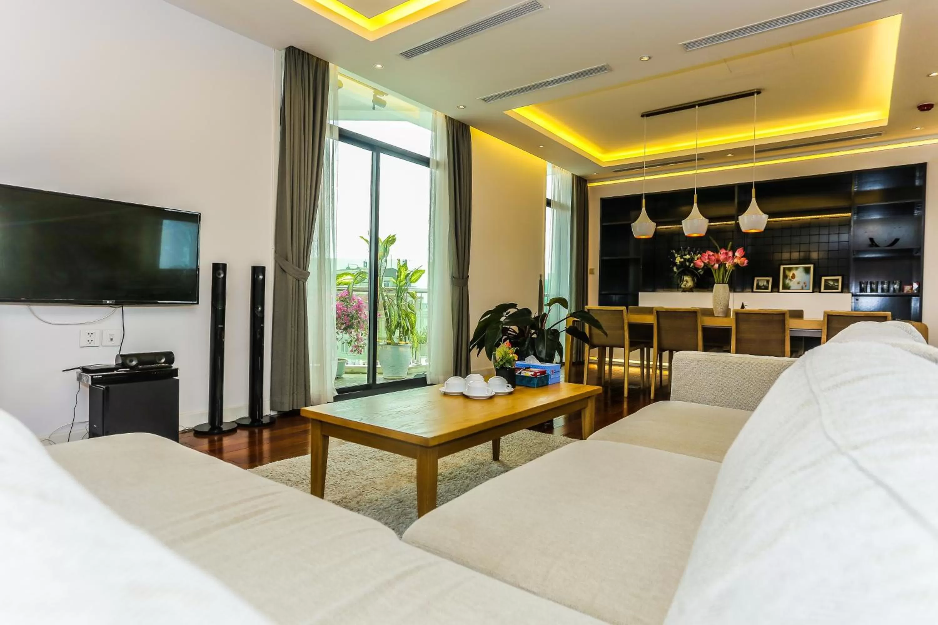 Communal lounge/ TV room in HNC Premier Hotel & Residences