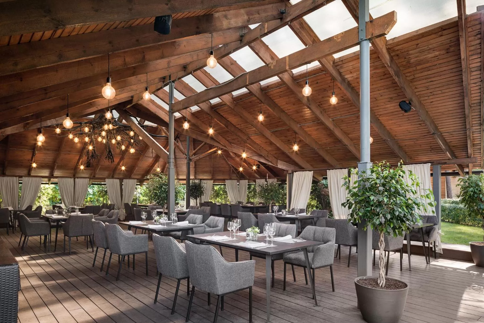 Restaurant/places to eat in ONOVO Dendra Hotel