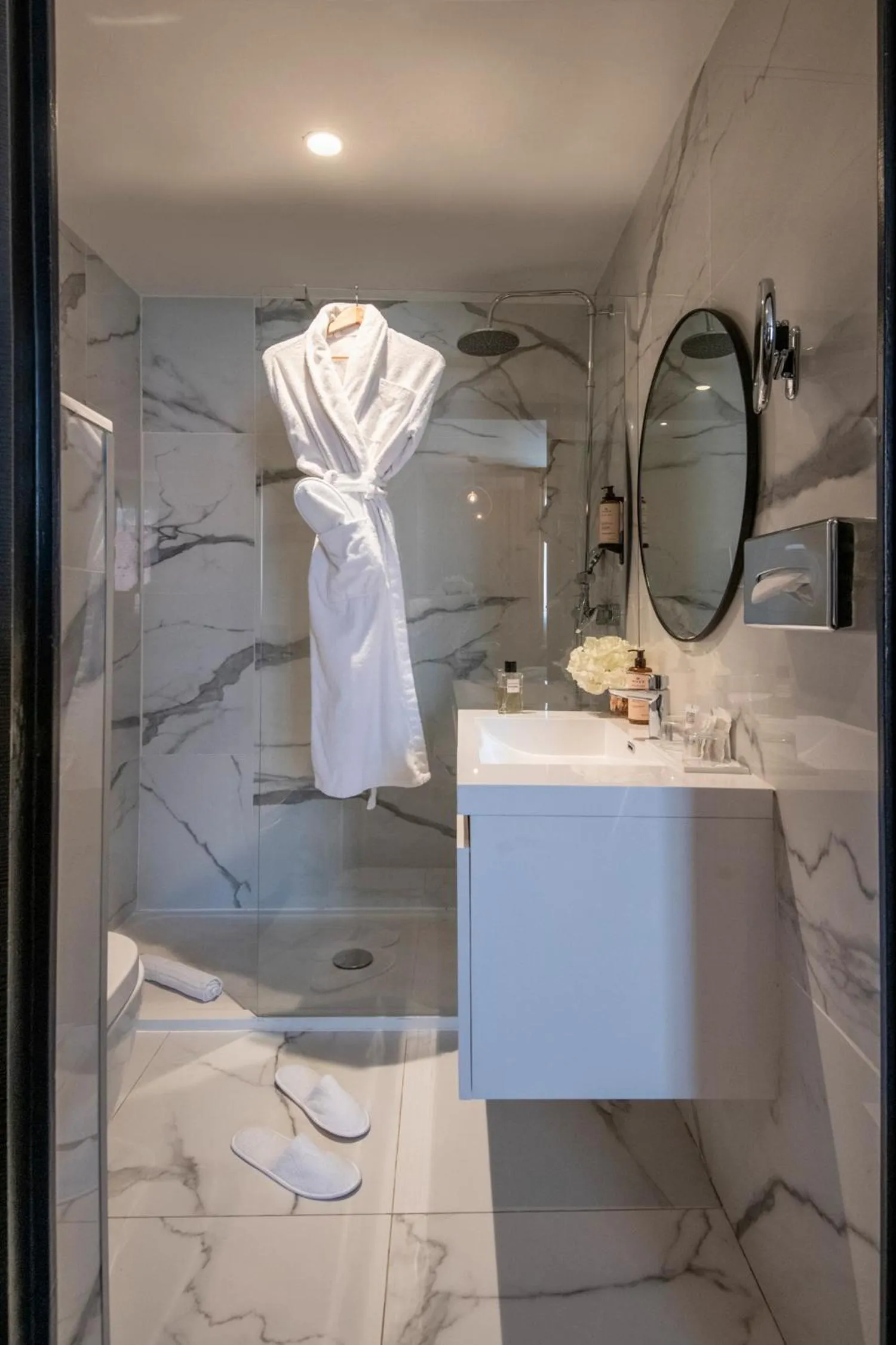 Shower in Best Western Plus Nice Cosy Hotel