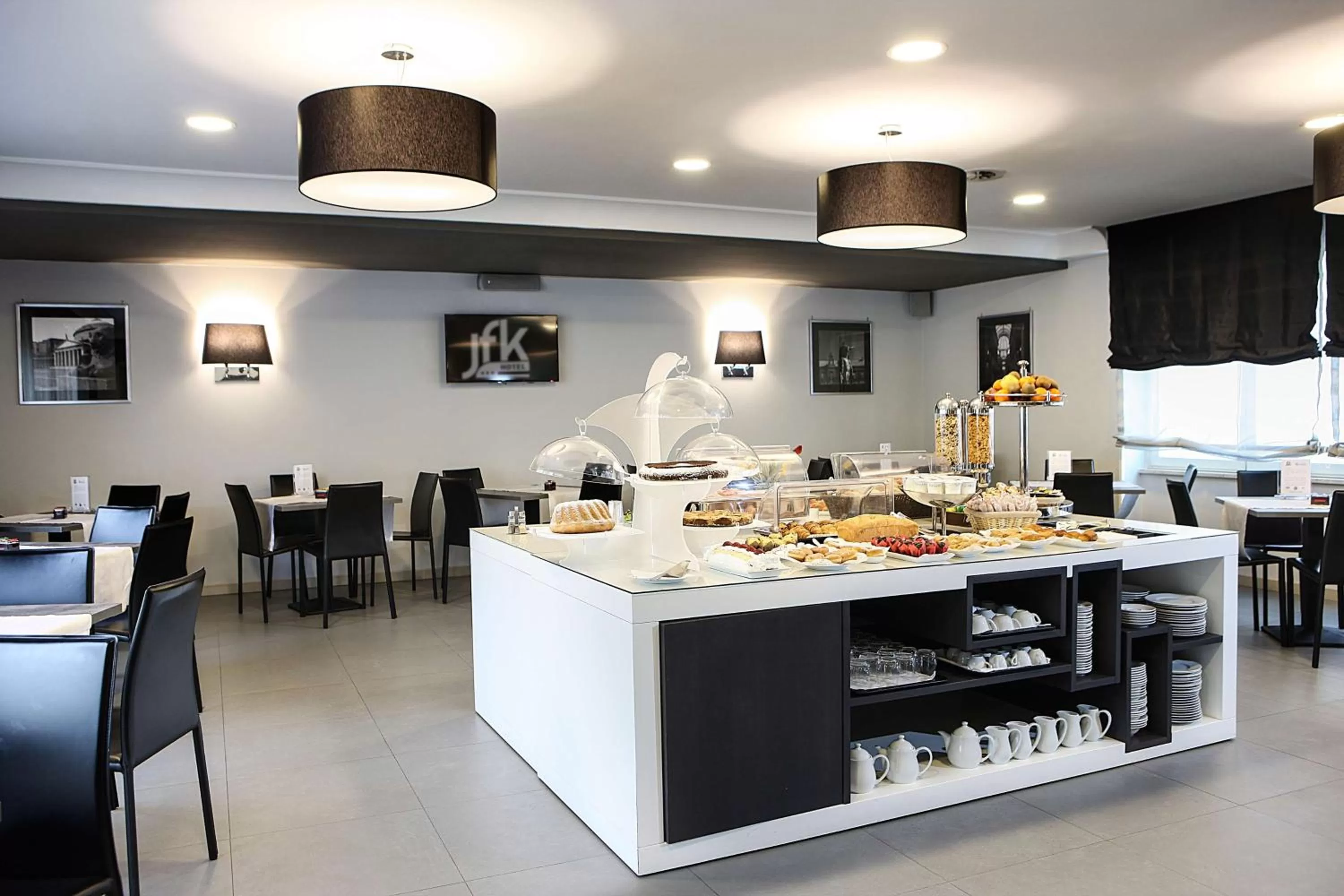 Restaurant/places to eat in Best Western JFK Hotel