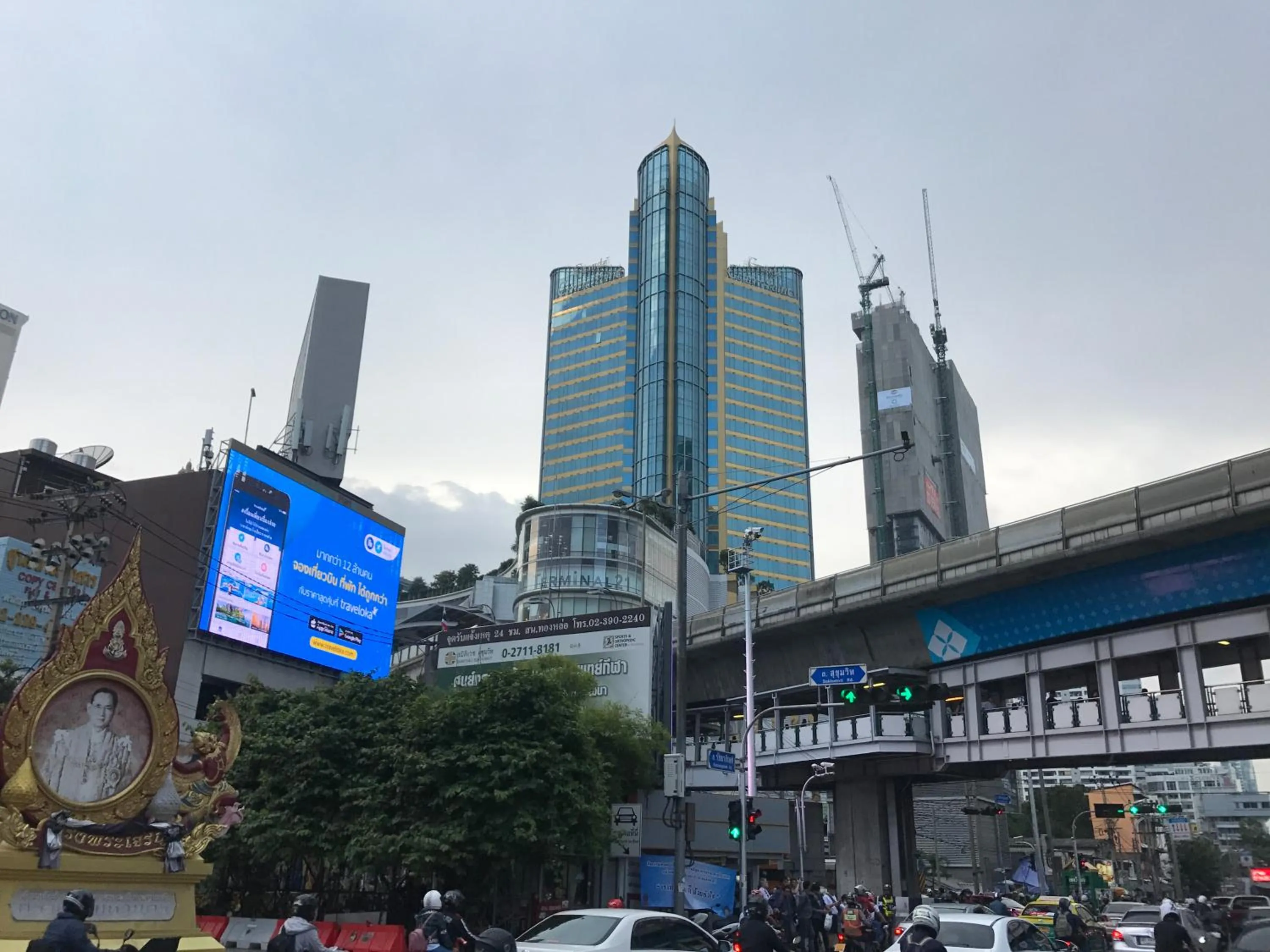 City view, Property Building in Twin Peaks Sukhumvit Suites