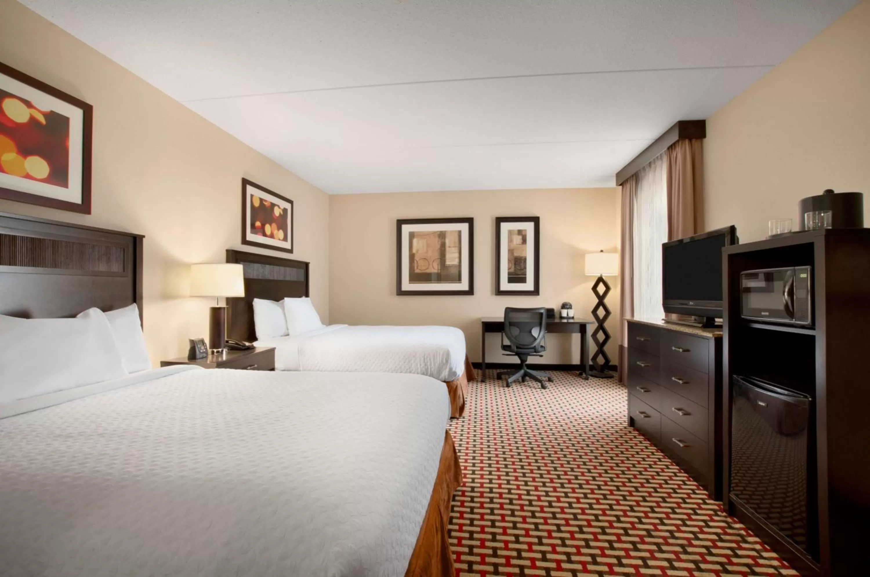 Bed in Embassy Suites by Hilton Jackson North Ridgeland