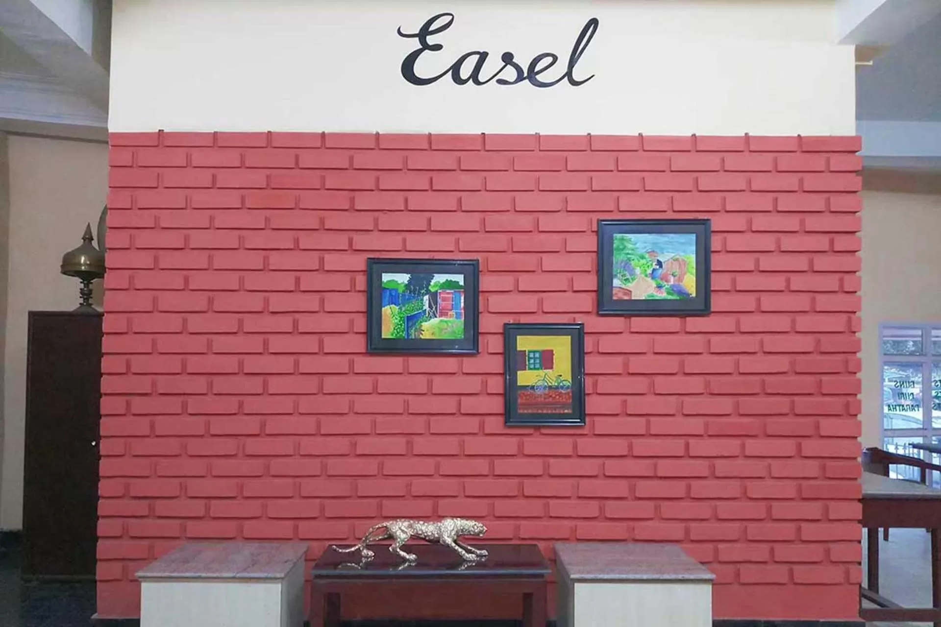 Dining area in Hotel Indsurya