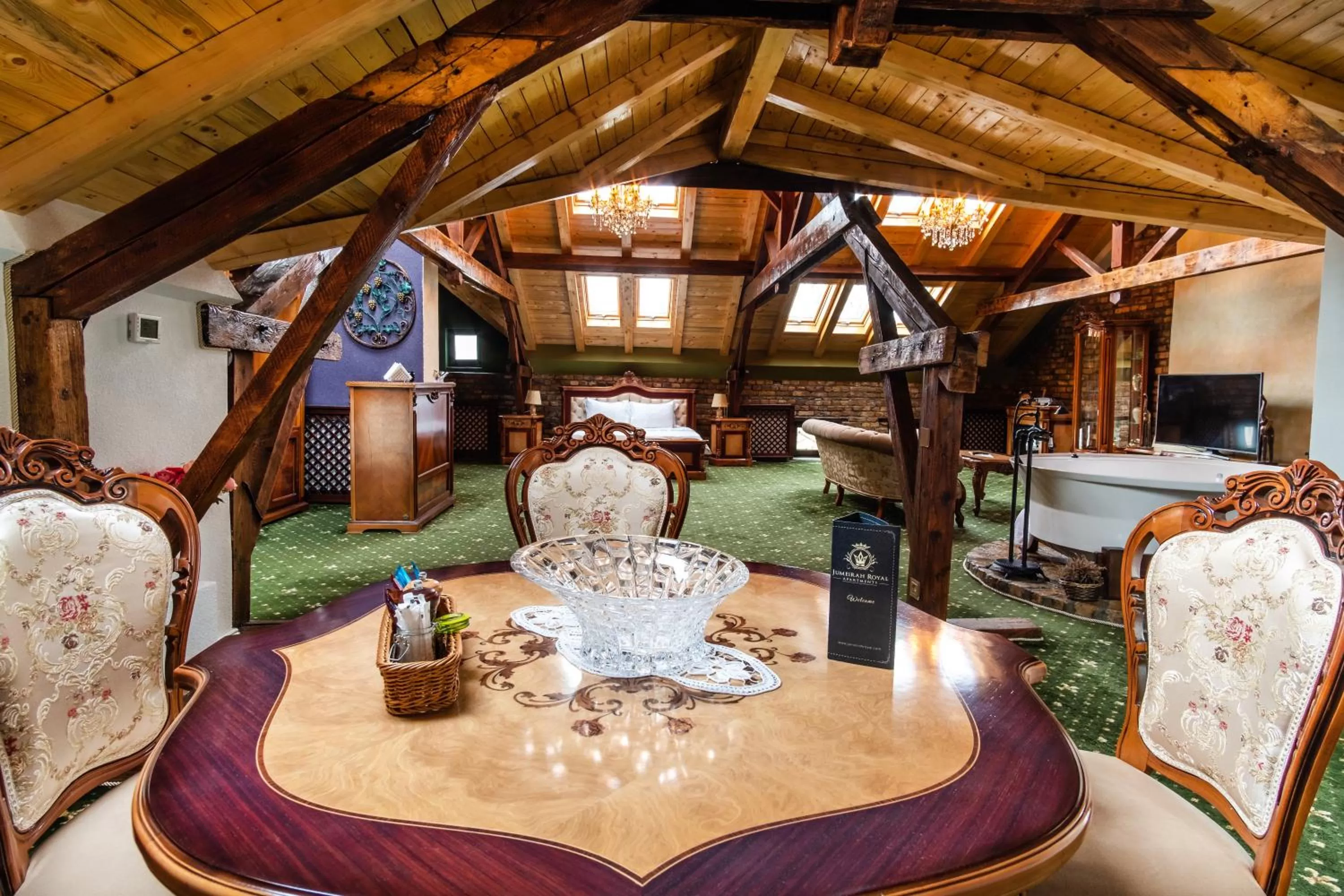 Dining area in JMR Royal -Luxury Rooms & Private Sauna