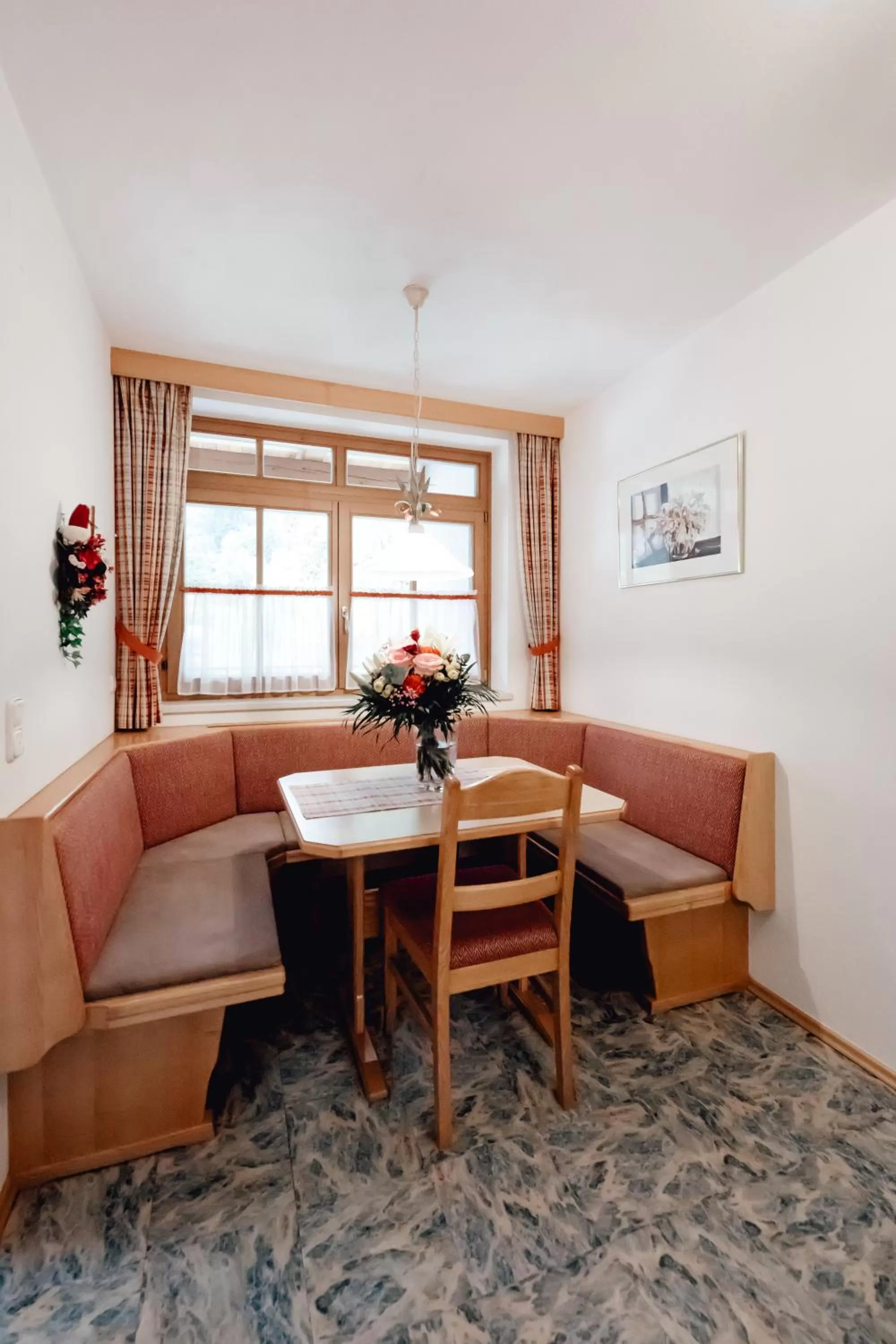 Dining area in Zimmer & Ferienwohnungen Dandler