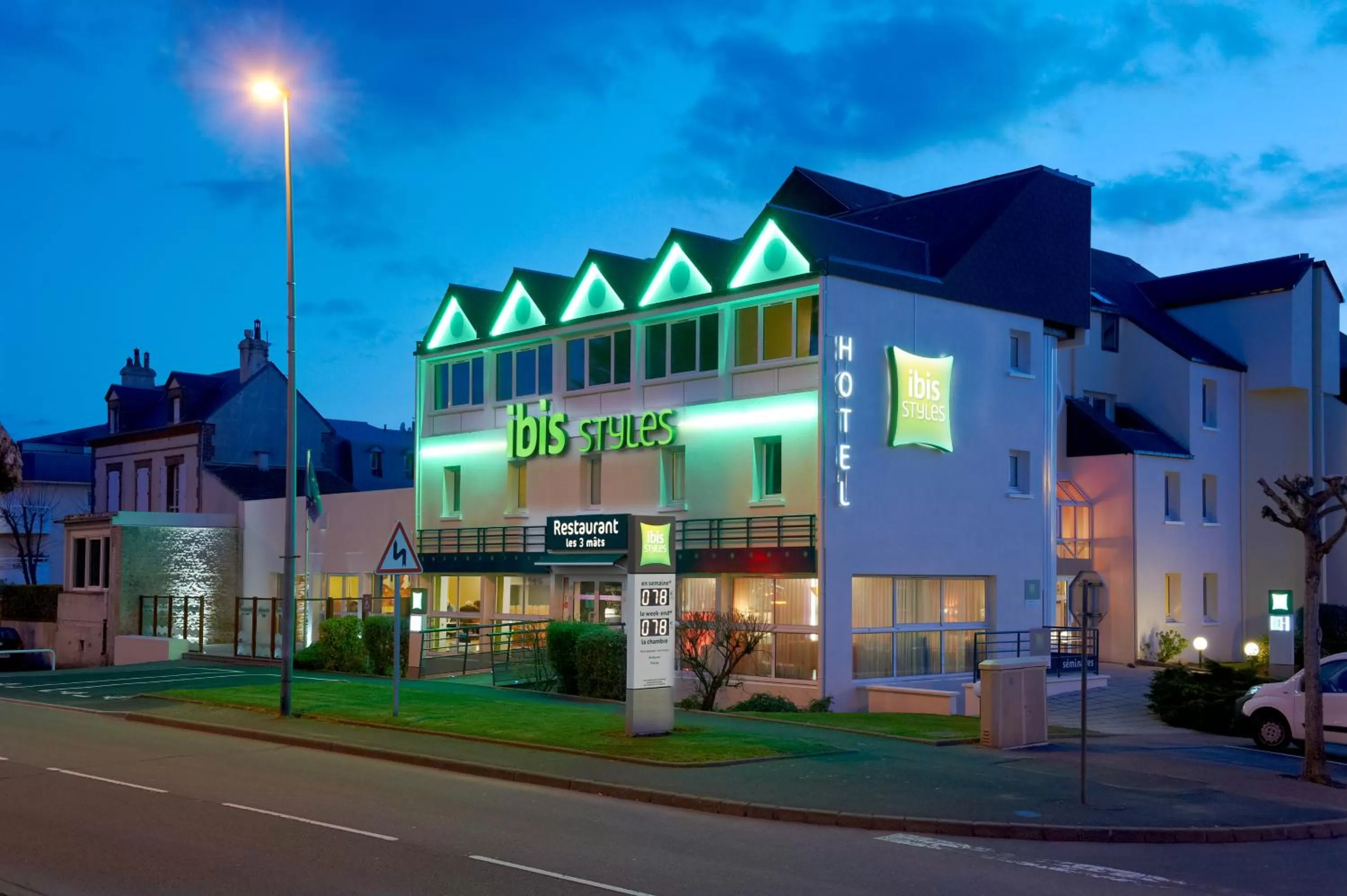 Facade/entrance in ibis Styles Ouistreham