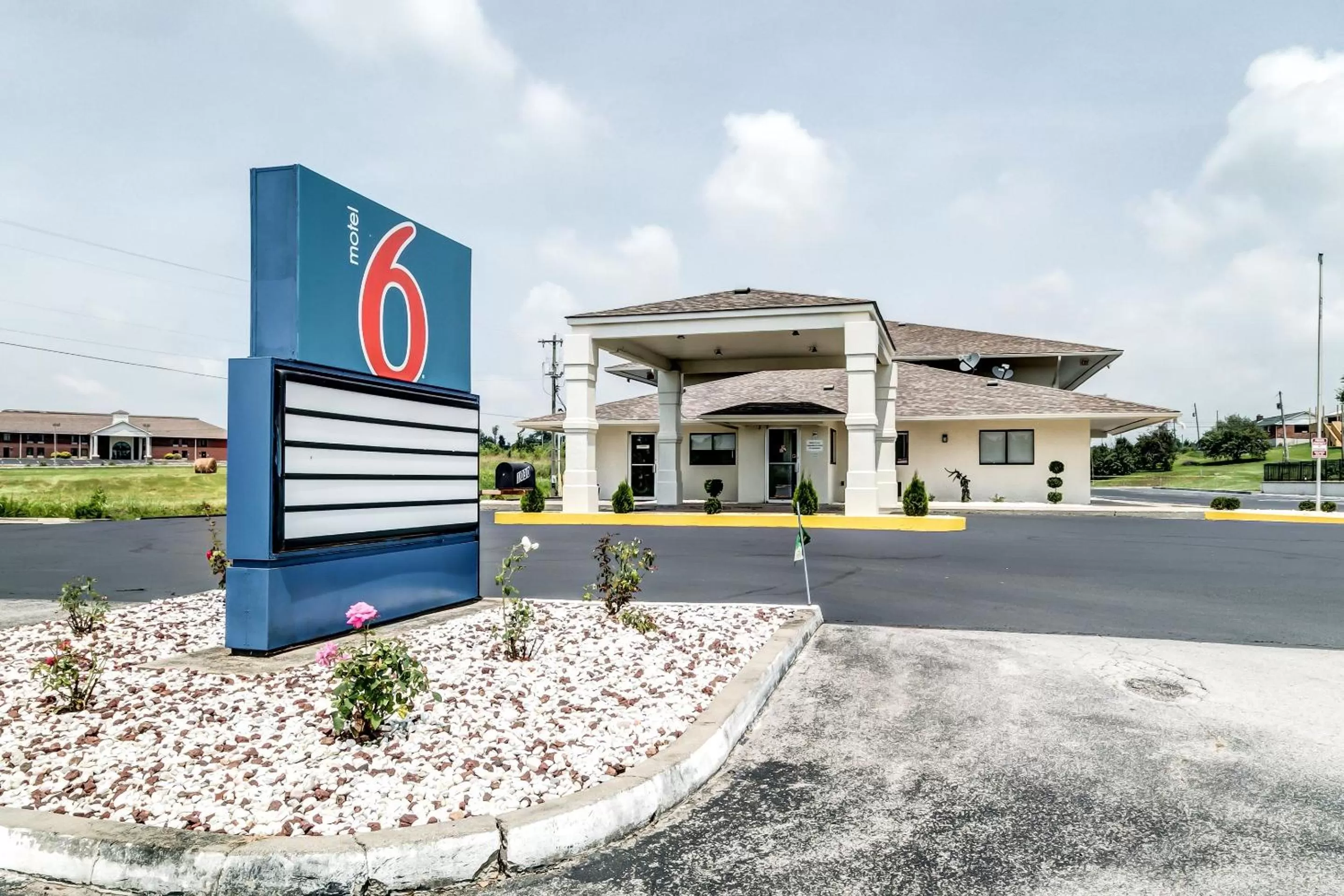 Property building in Motel 6-Berea, KY