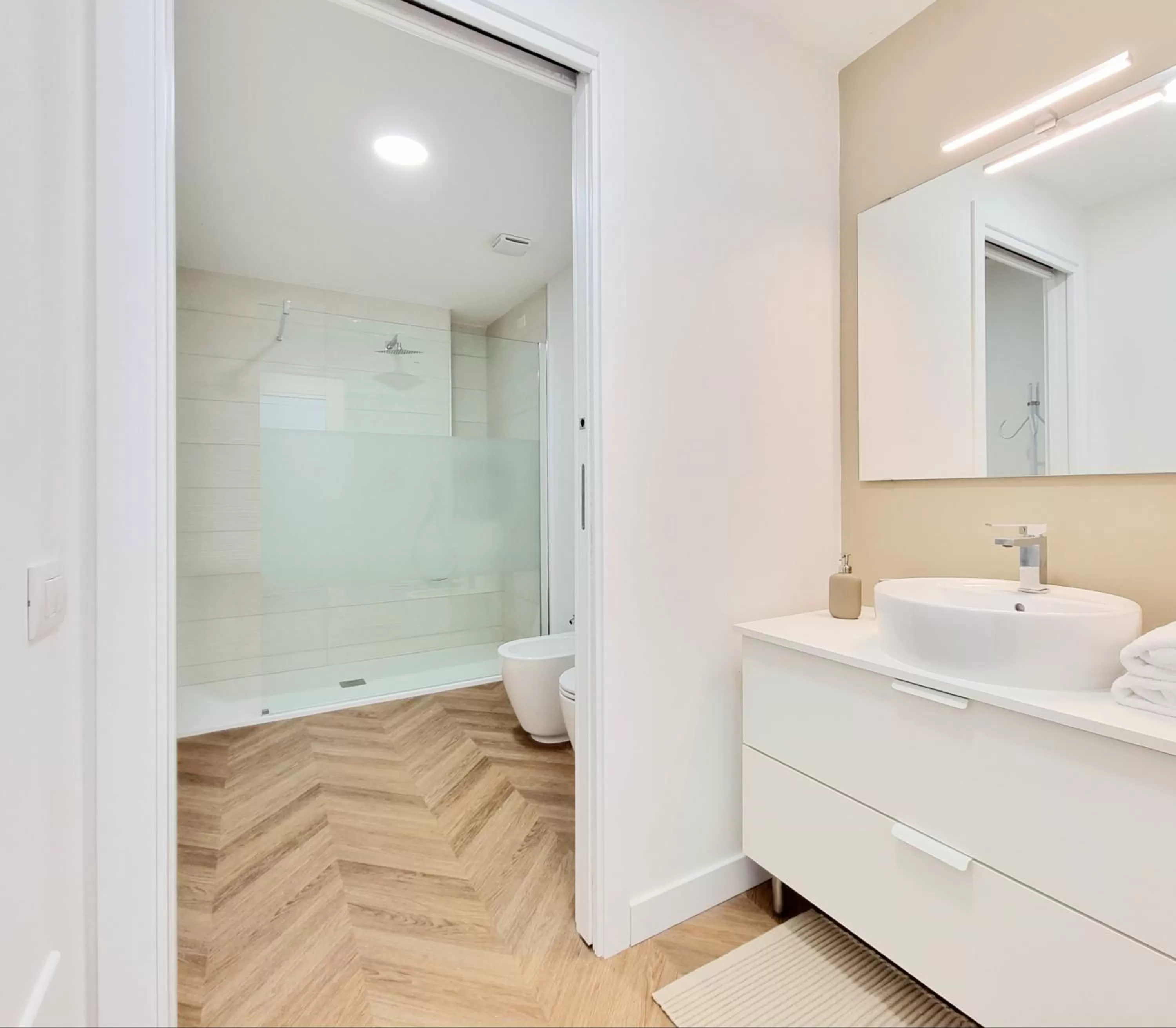 Shower, Bathroom in Glamour Suite Cagliari