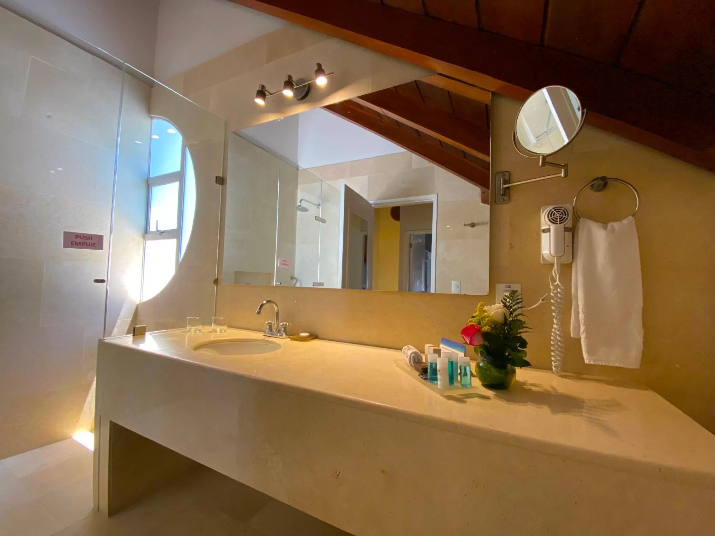 Shower in Hotel Las Americas Casa de Playa