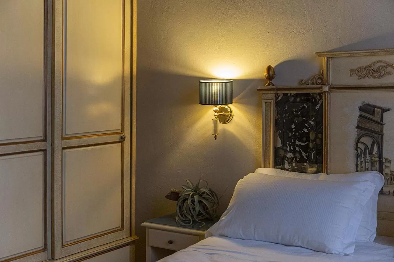 Decorative detail, Bed in Hotel Donatello