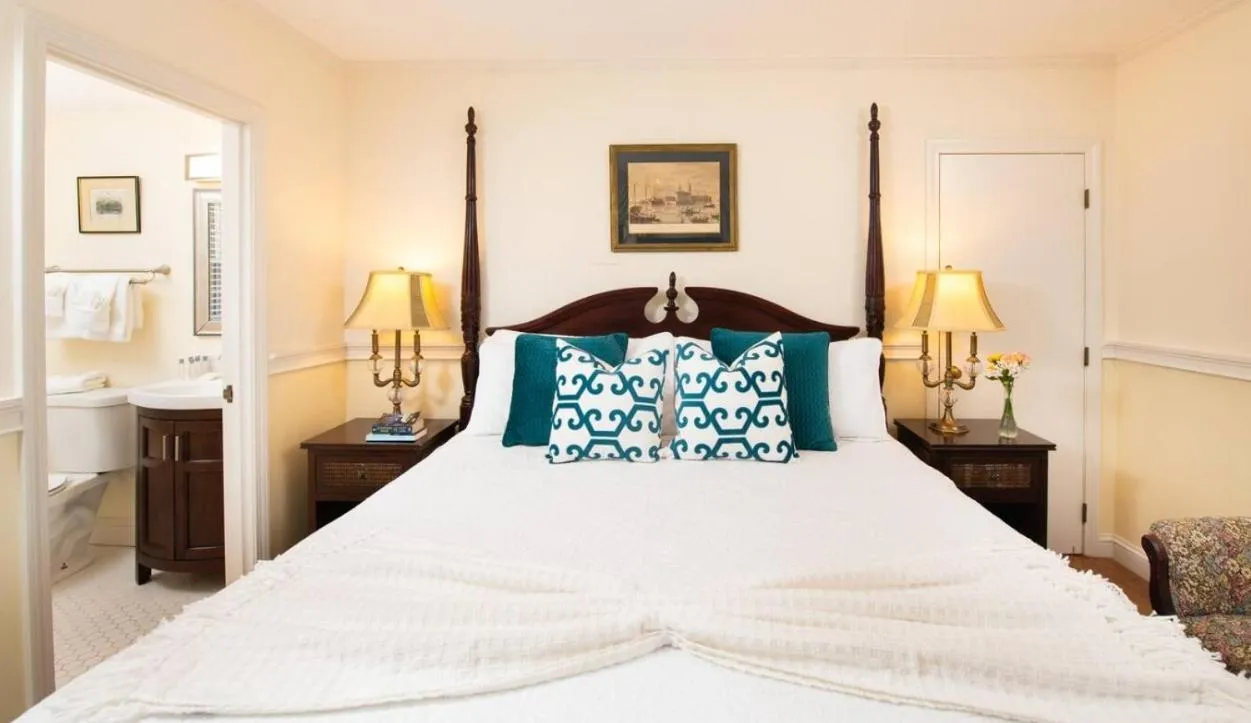 Bed in America's Cup Inn Newport