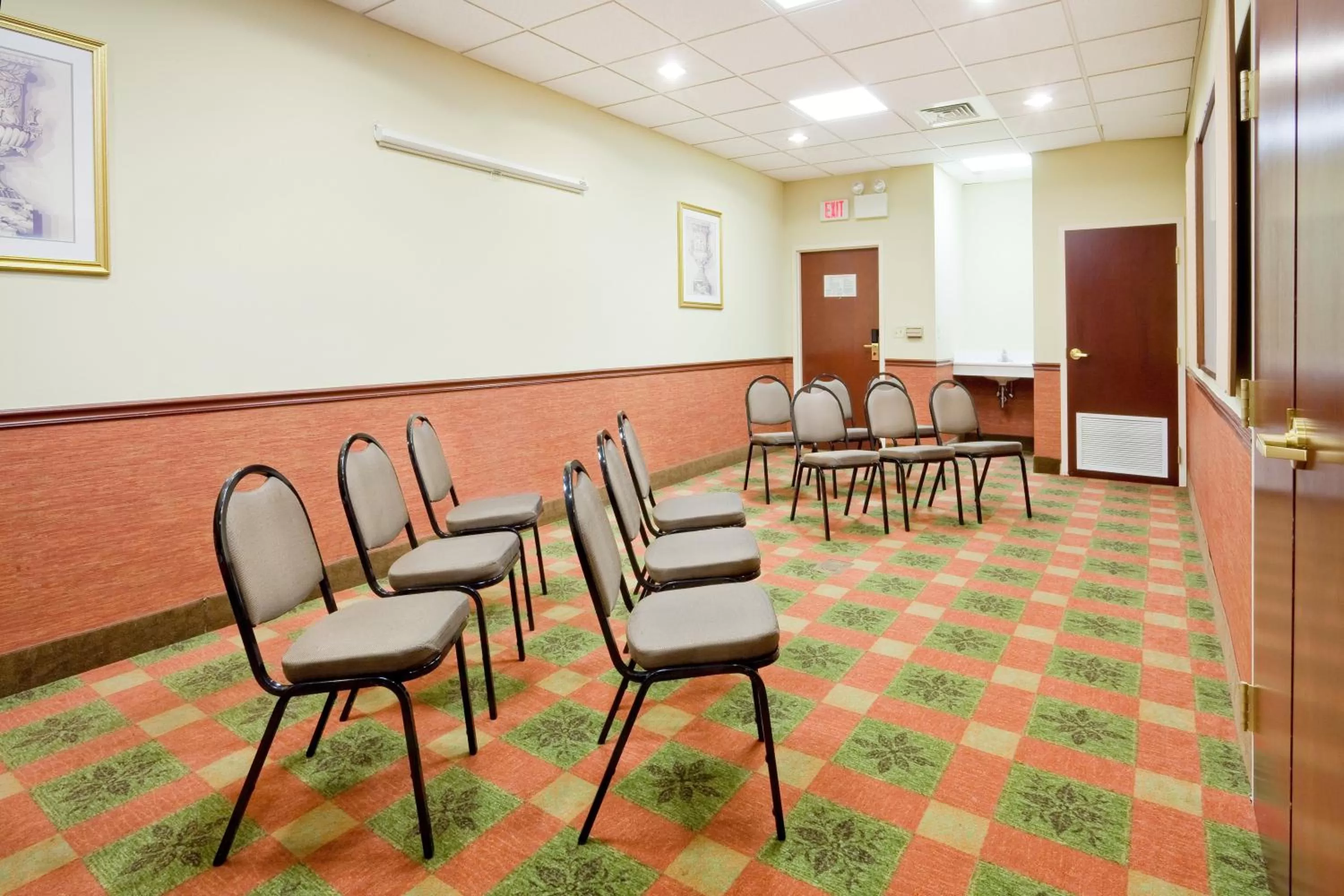 Meeting/conference room in Holiday Inn Express and Suites Quakertown - Allentown Area by IHG