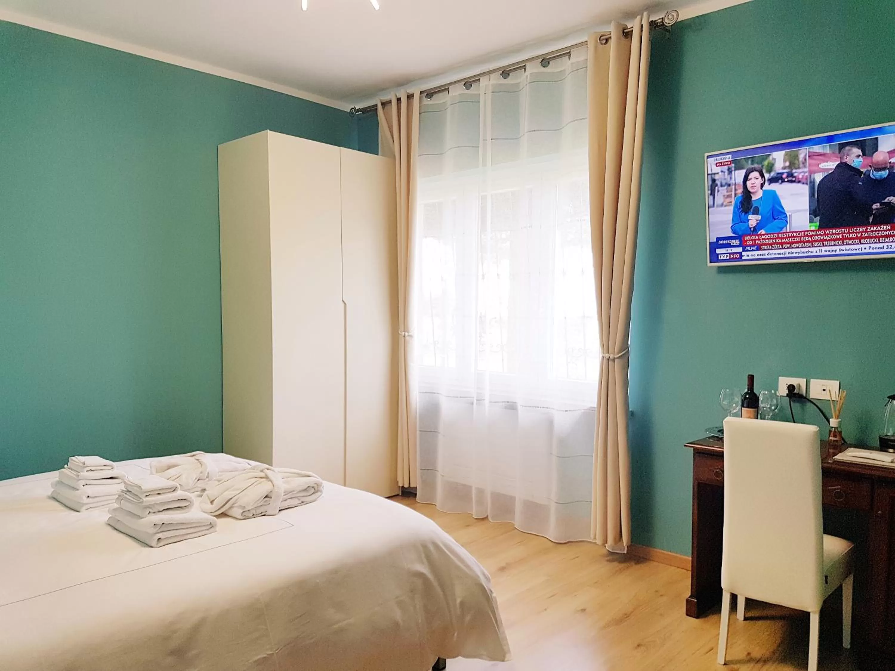TV and multimedia, Bed in Villa Bellavista Alba, B&B