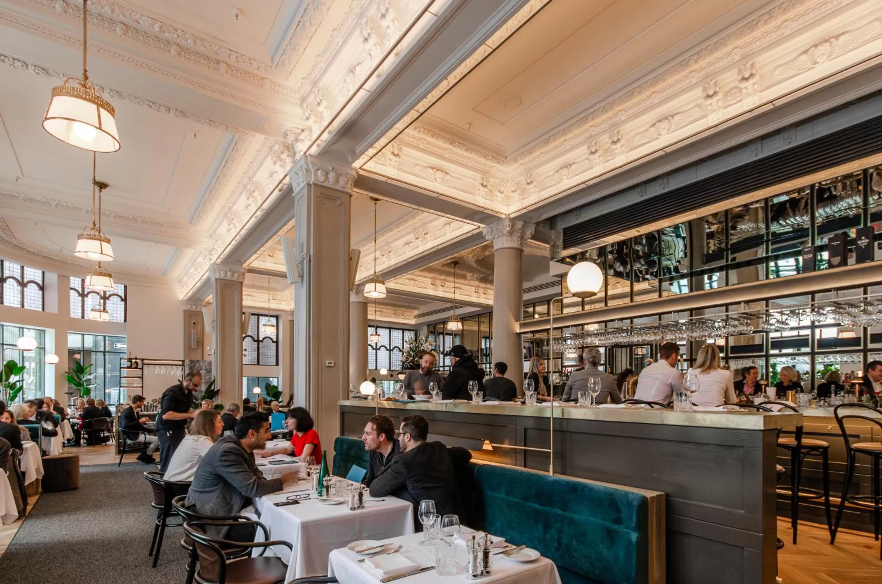 Restaurant/places to eat in Hôtel Birks Montréal