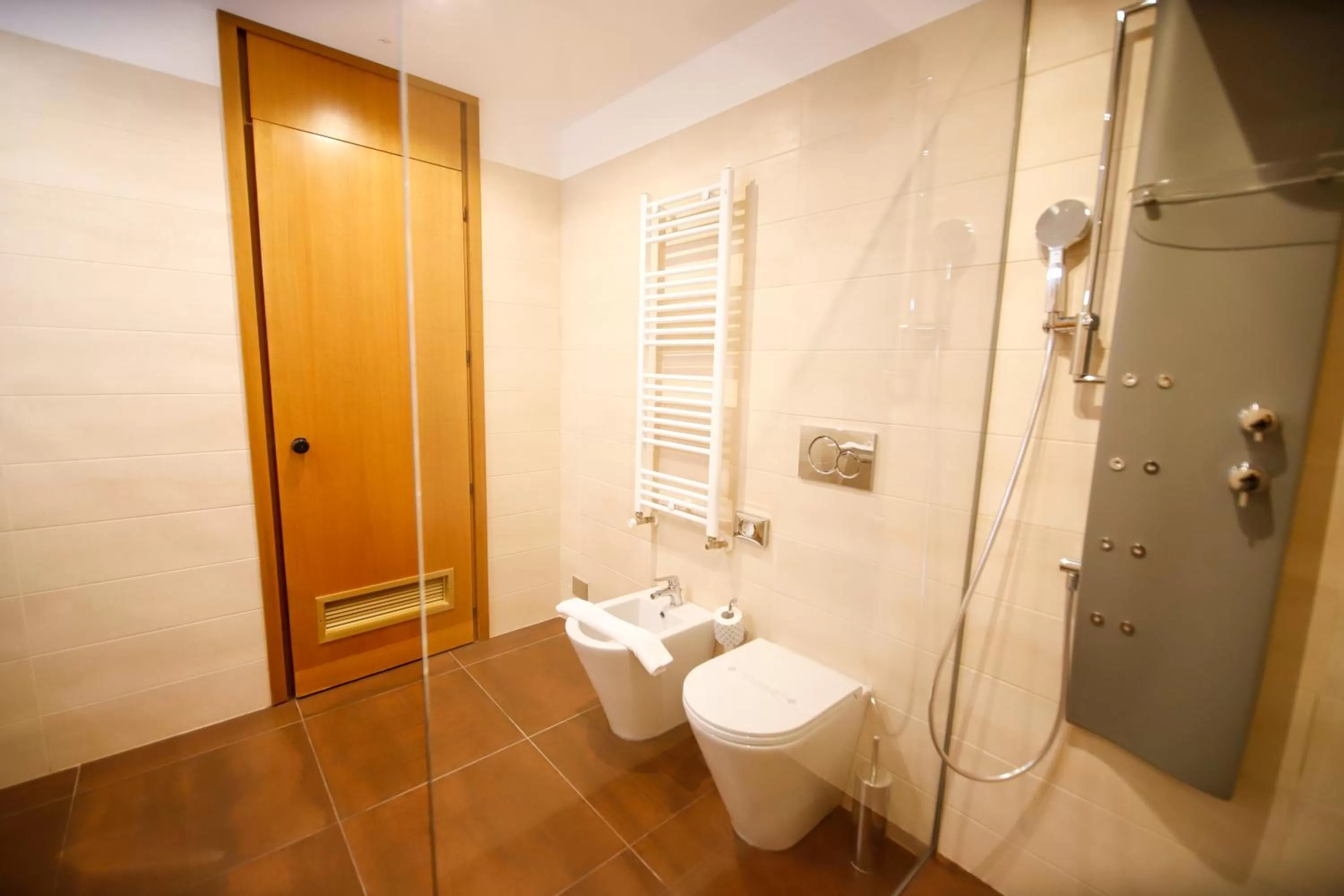 Shower in Hotel Diplomatic