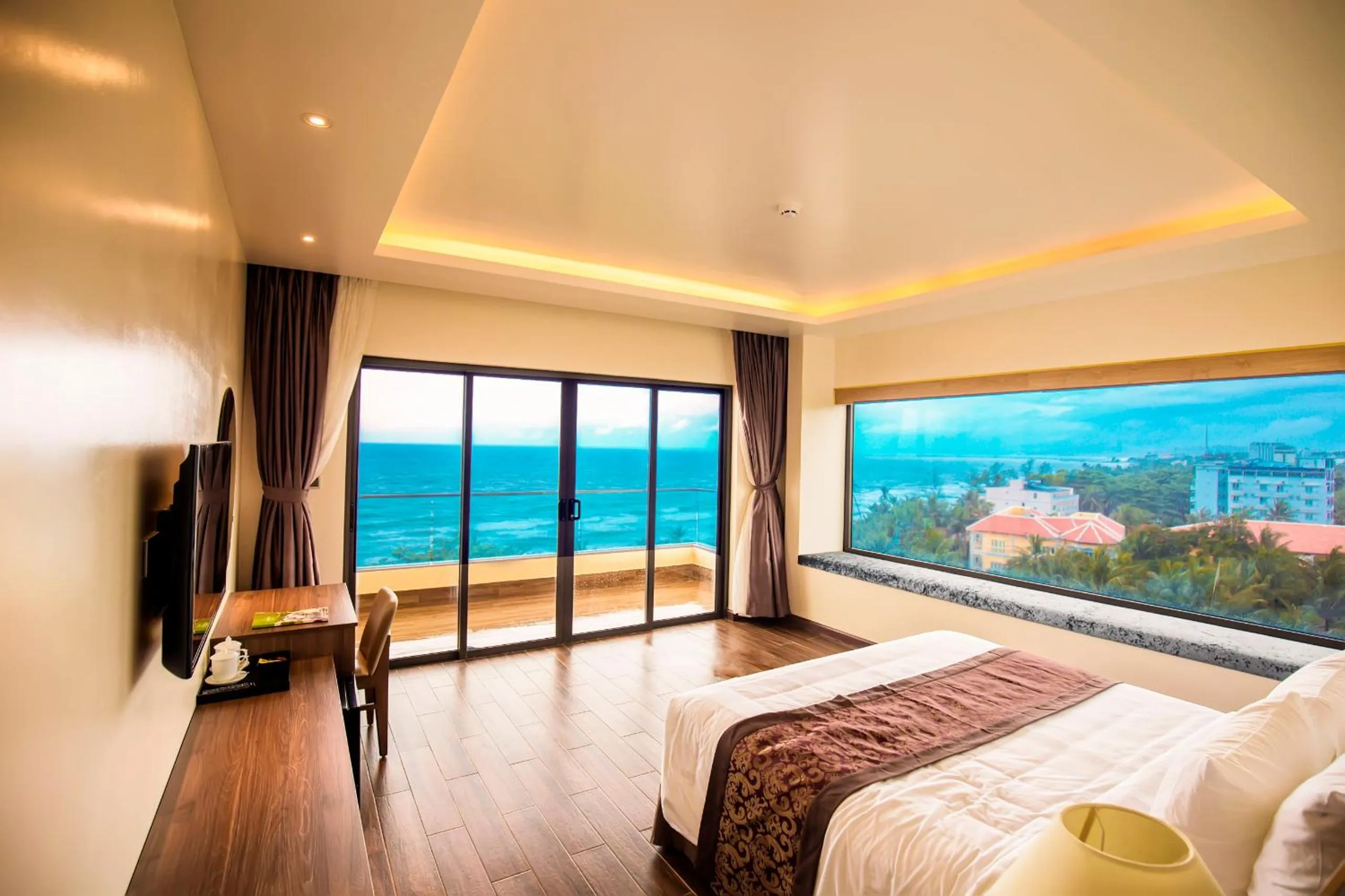 Deluxe Double Room with Panoramic View in Coral Bay Resort