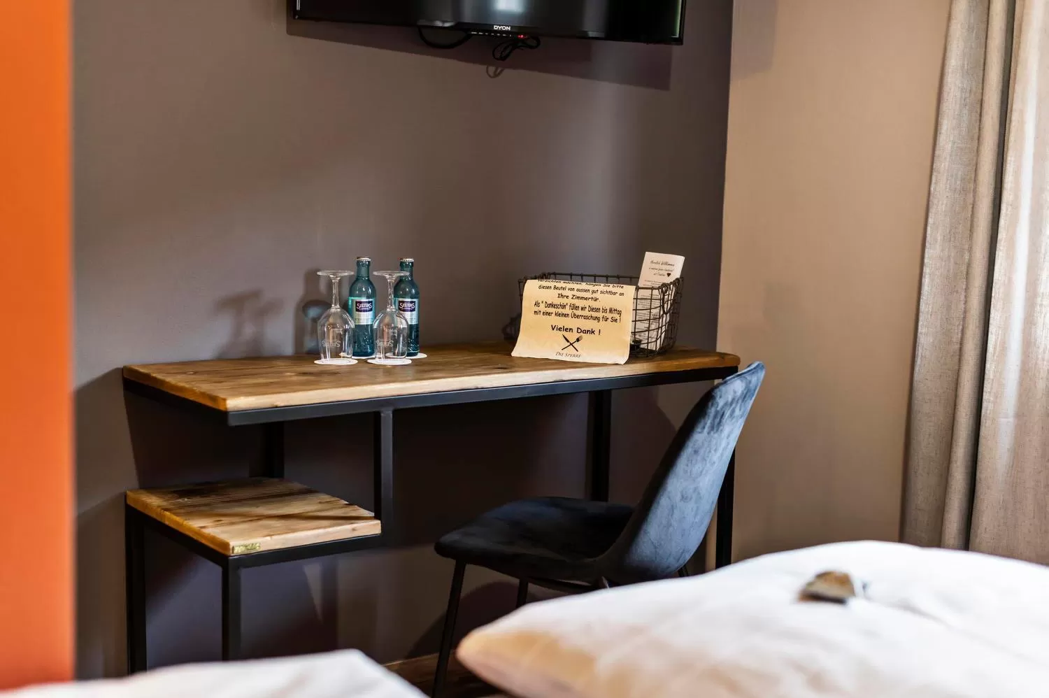 TV/Entertainment Center in Die Sperre