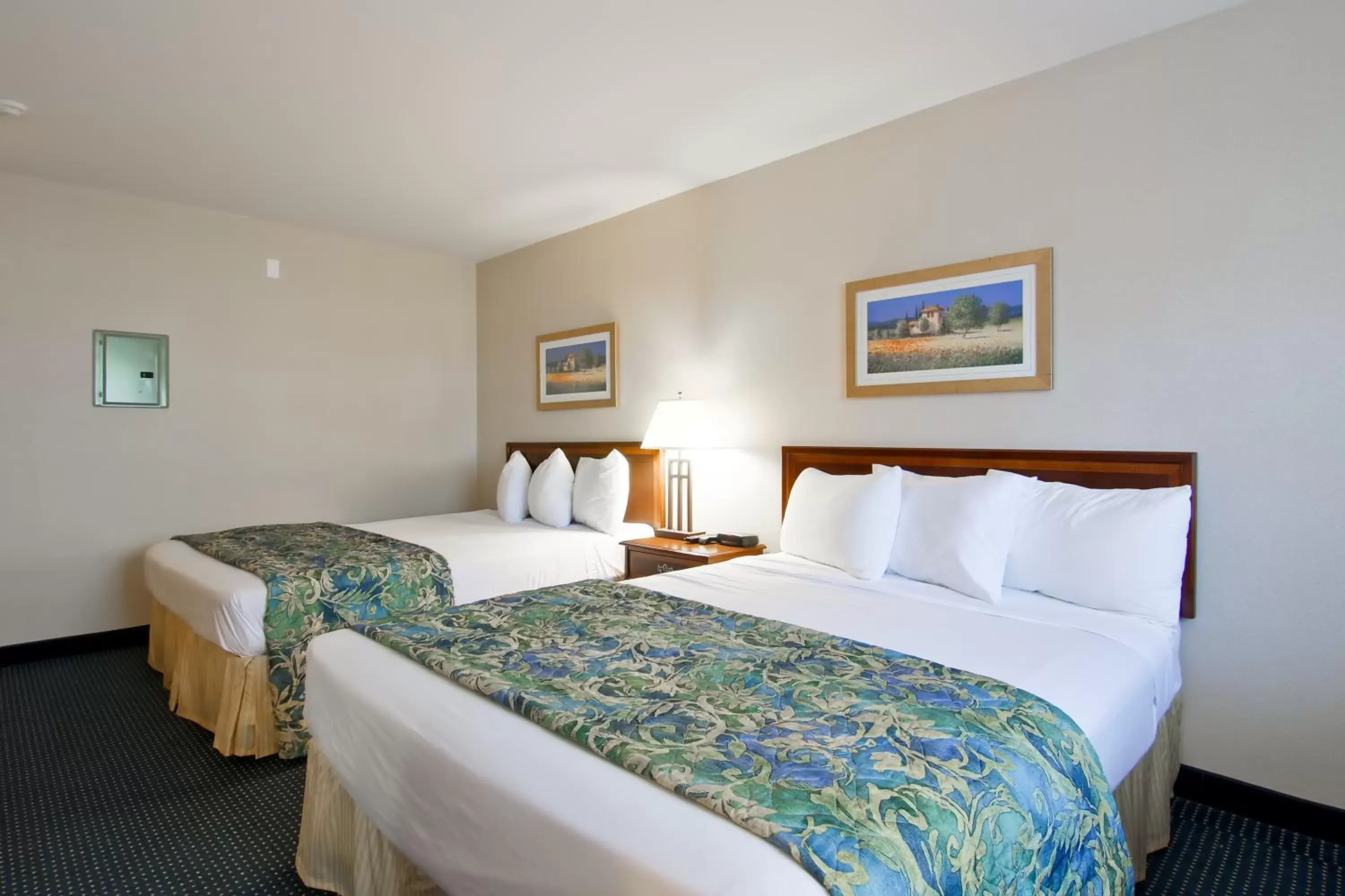 Deluxe Queen Room with Two Queen Beds - Non-Smoking in Travelodge by Wyndham Trenton Deluxe Queen Room with Two Queen Beds - Non-Smoking in Travelodge by Wyndham Trenton